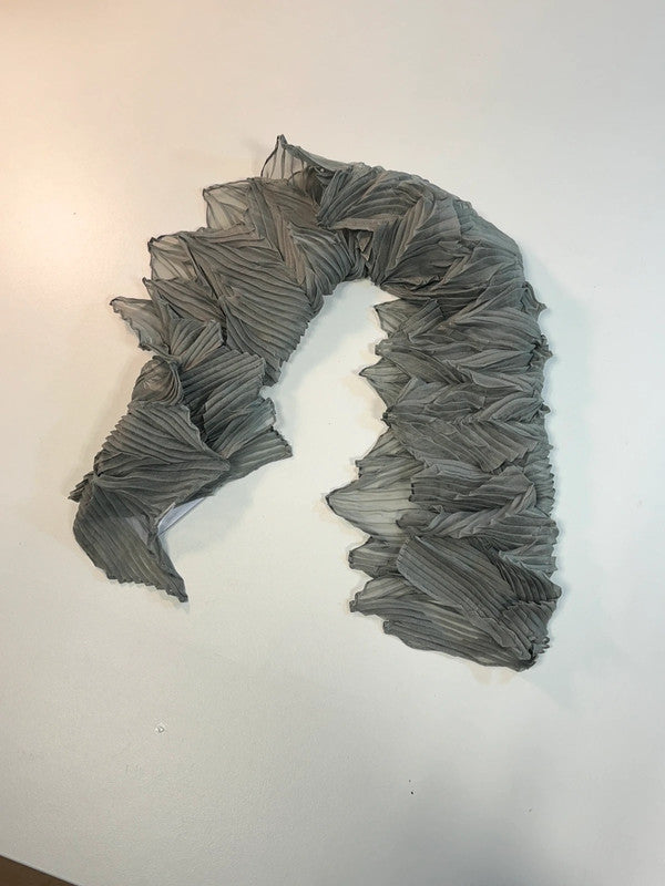 VINTAGE pleated grey mini scarf