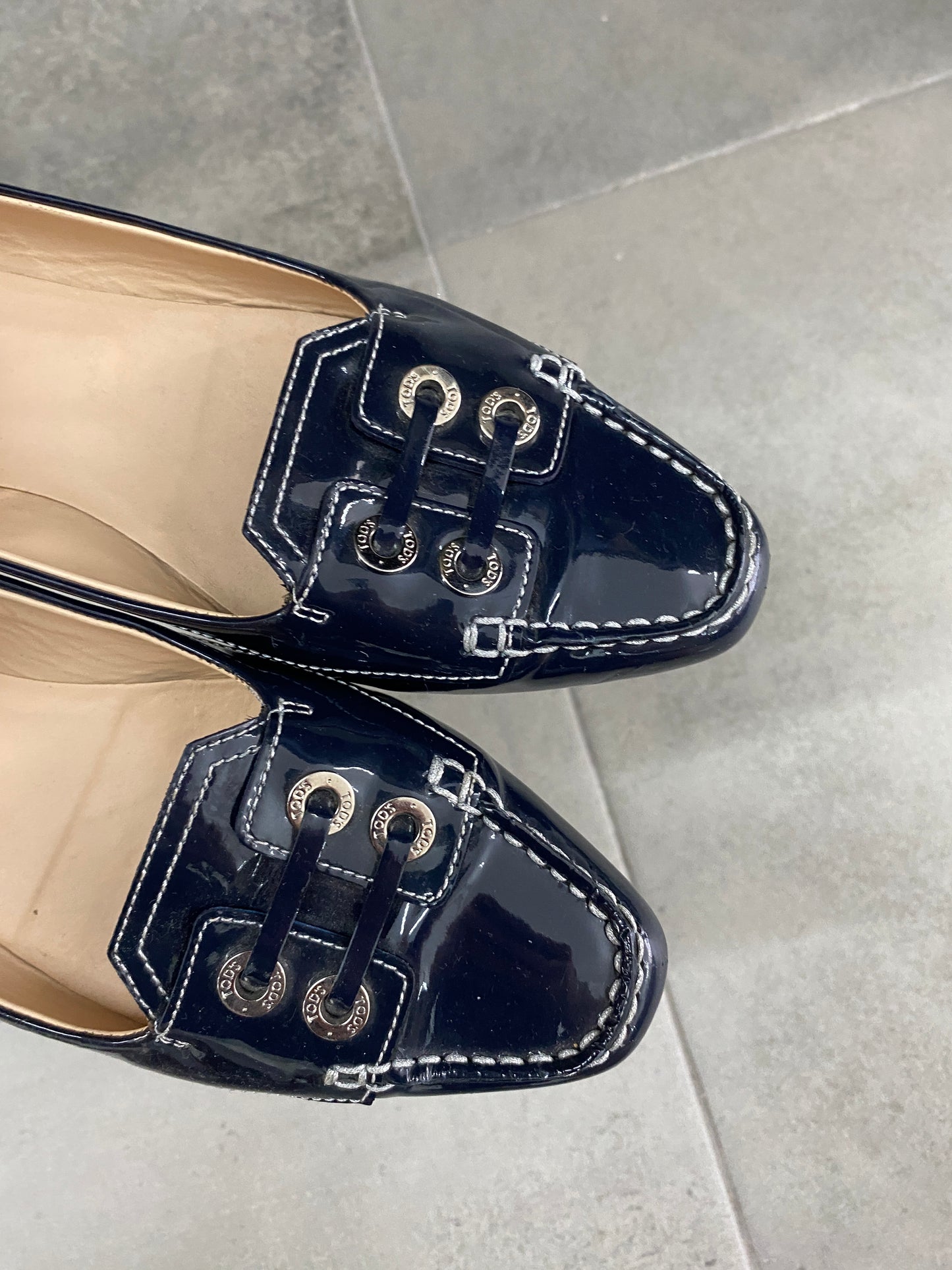 TOD’S navy polished flats (38 1/2)