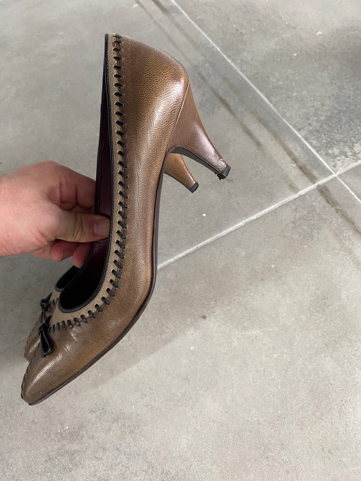 PRADA brown and beige pumps (36 1/2)