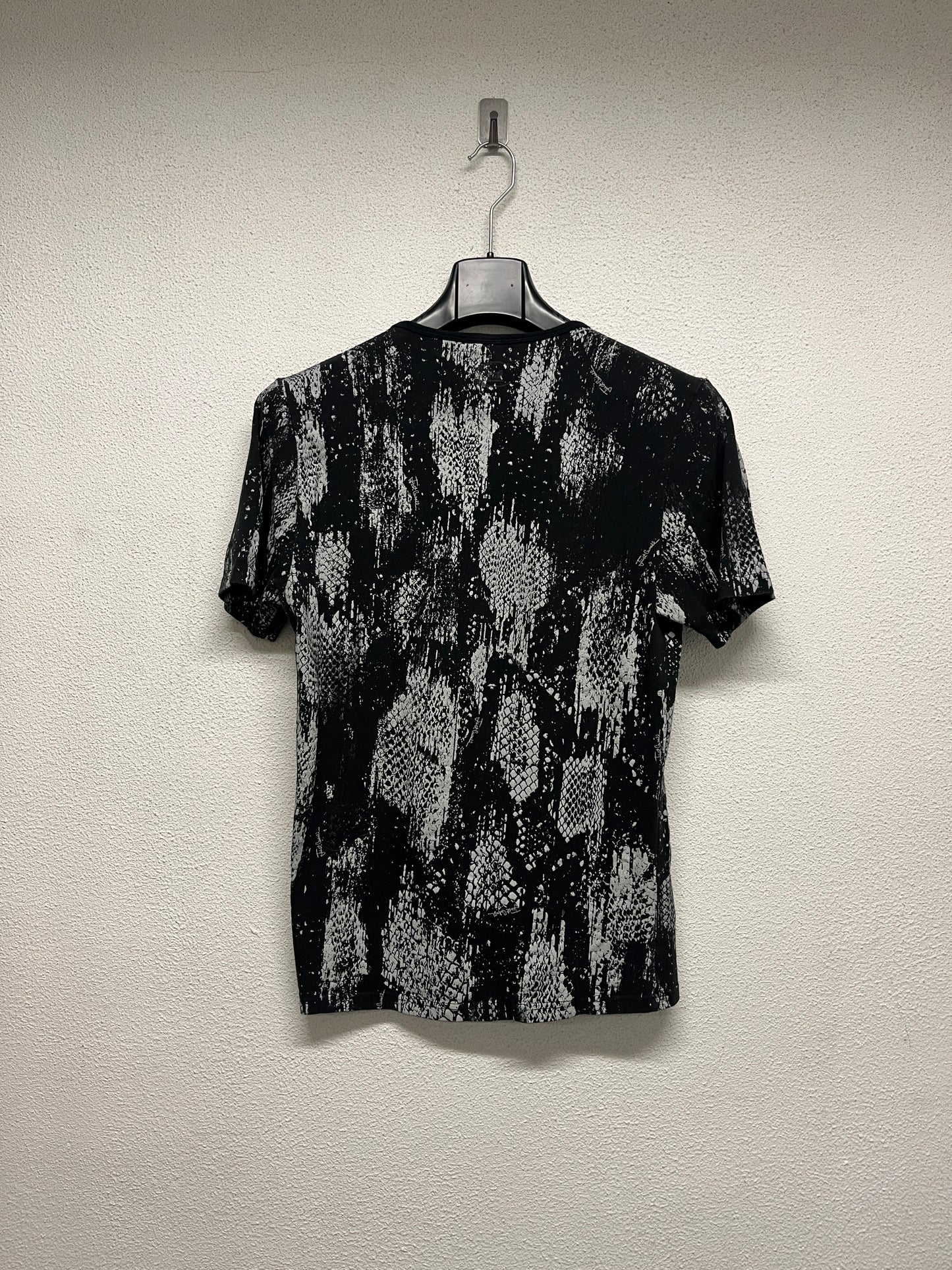 ROBERTO CAVALLI black snakeskin print t-shirt (M)