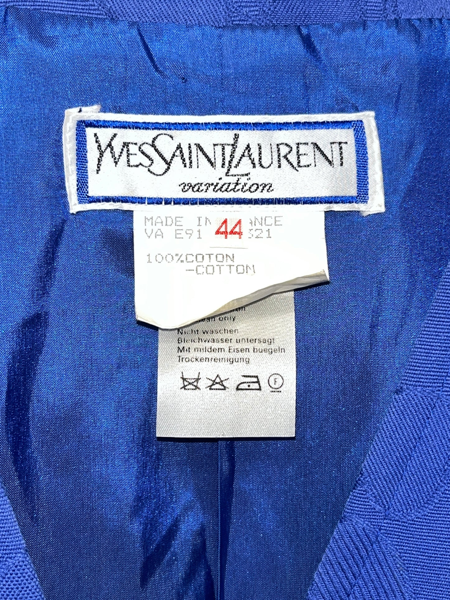 YVES SAINT LAURENT blazer with oversized button (L)
