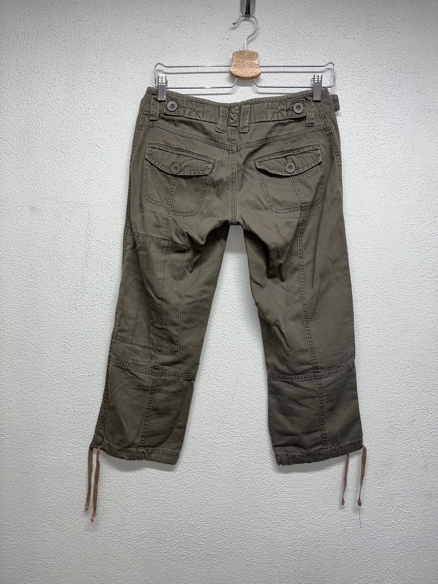 VINTAGE engineered capris (S/M)