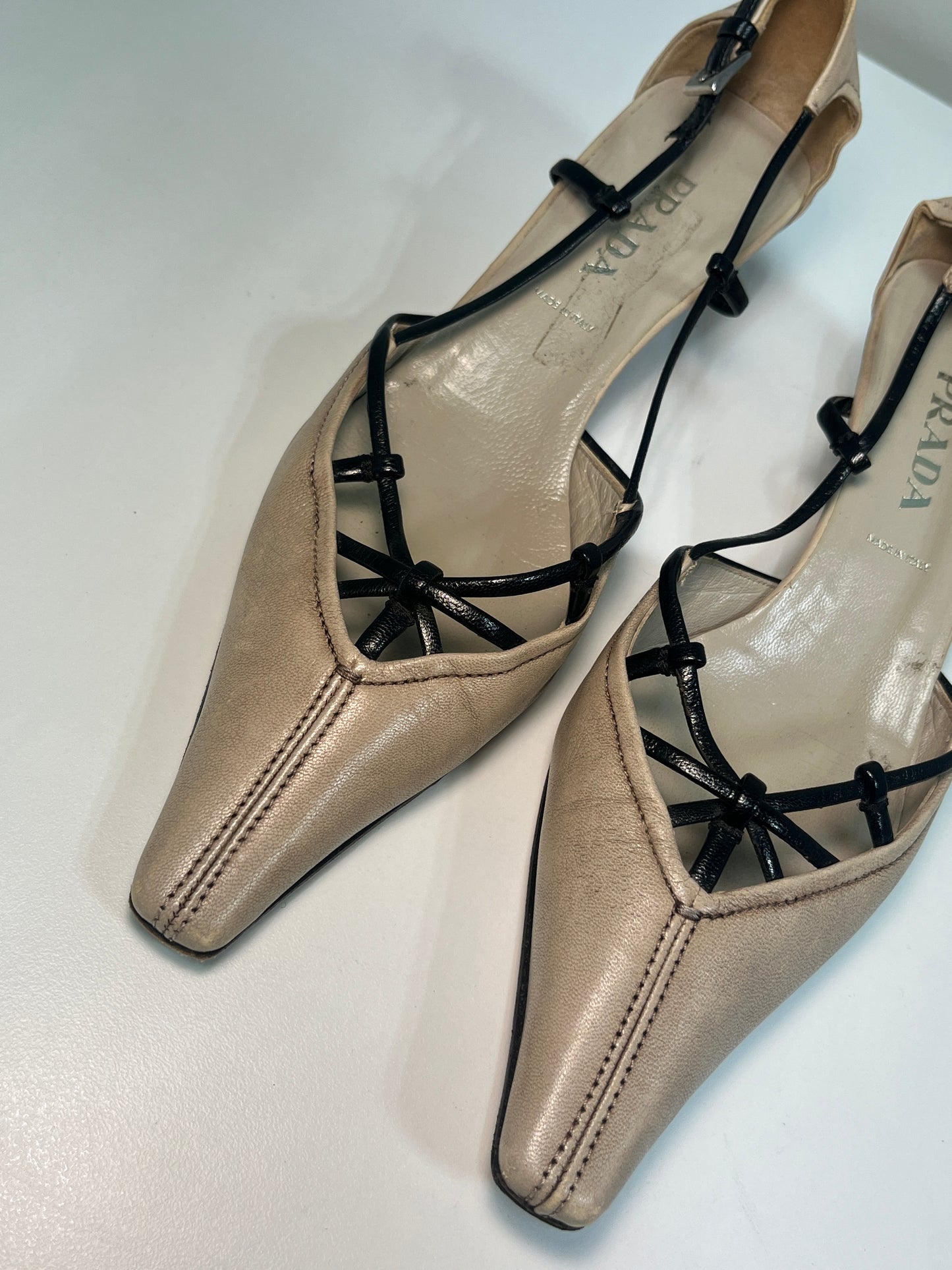 PRADA leather beige slingback point kitten heels (36IT/37EU)