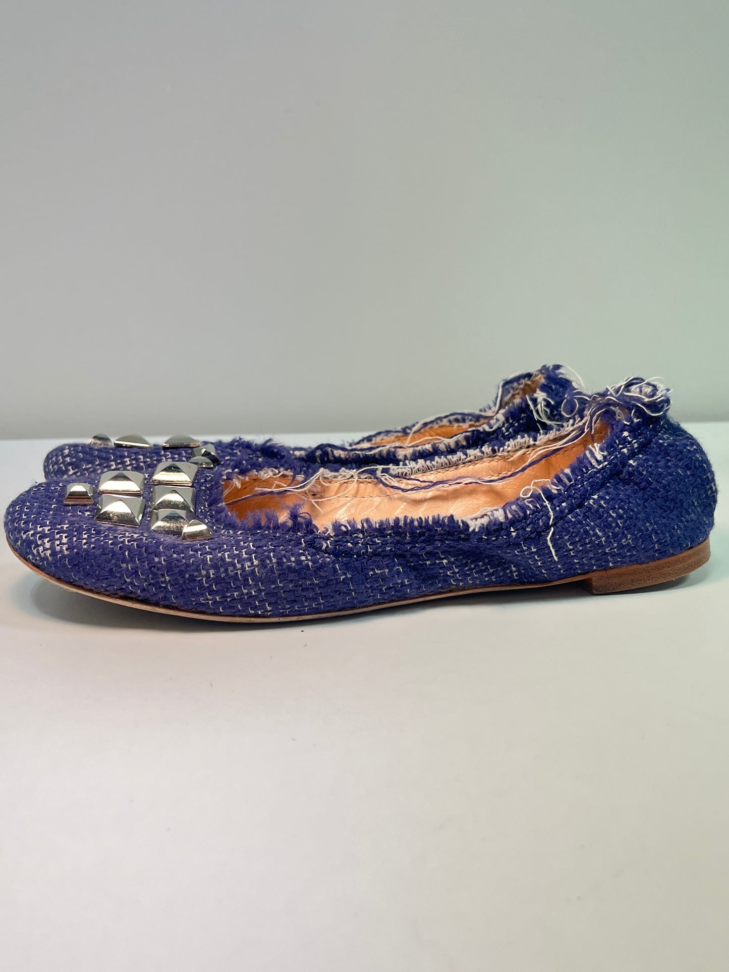 MARC JACOBS distressed tweed studed ballerinas (37.5)