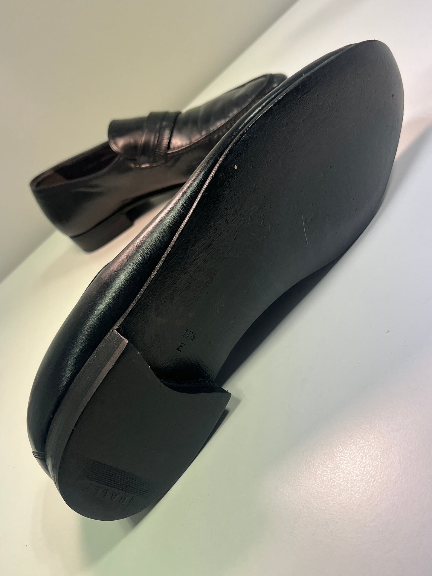 BALLY leather black leather classic loafers (45)