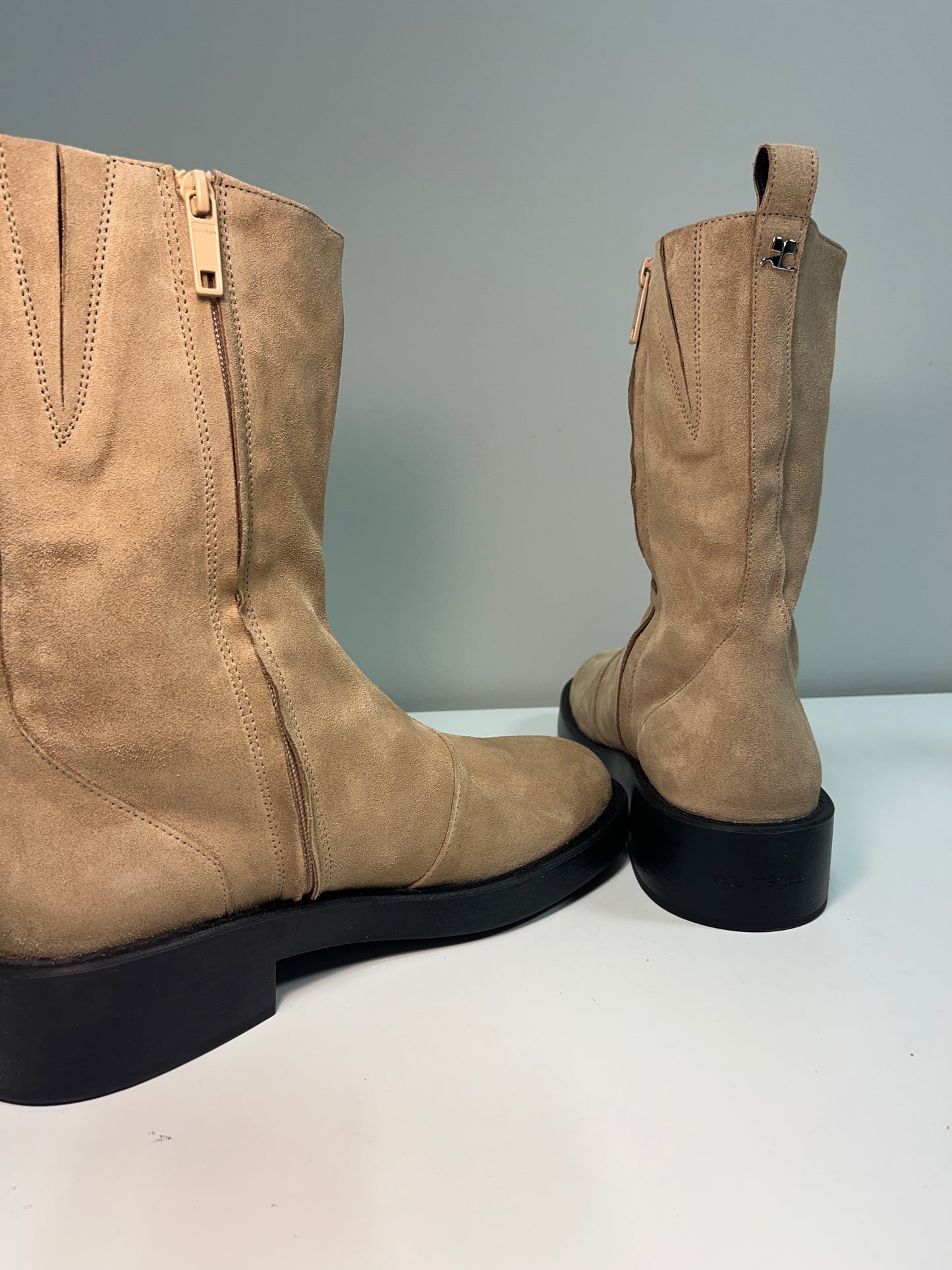 COURREGES beige-camel suede leather rounded toe boots (42)