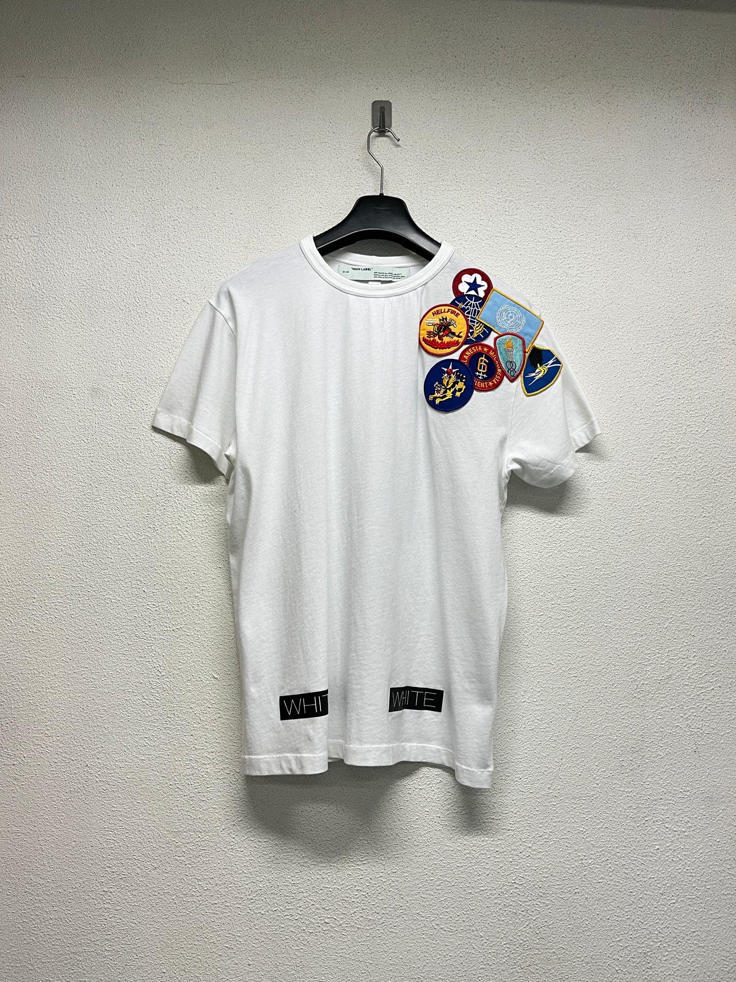 OFF-WHITE by Virgil Abloh rare white cotton tee with patches (M)