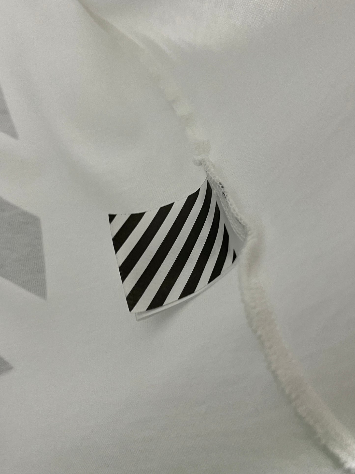 OFF-WHITE by Virgil Abloh rare white cotton tee with patches (M)