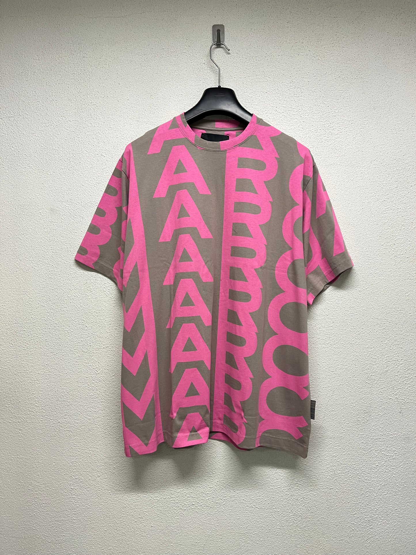 MARC JACOBS brown and pink logo tee (L/XL)