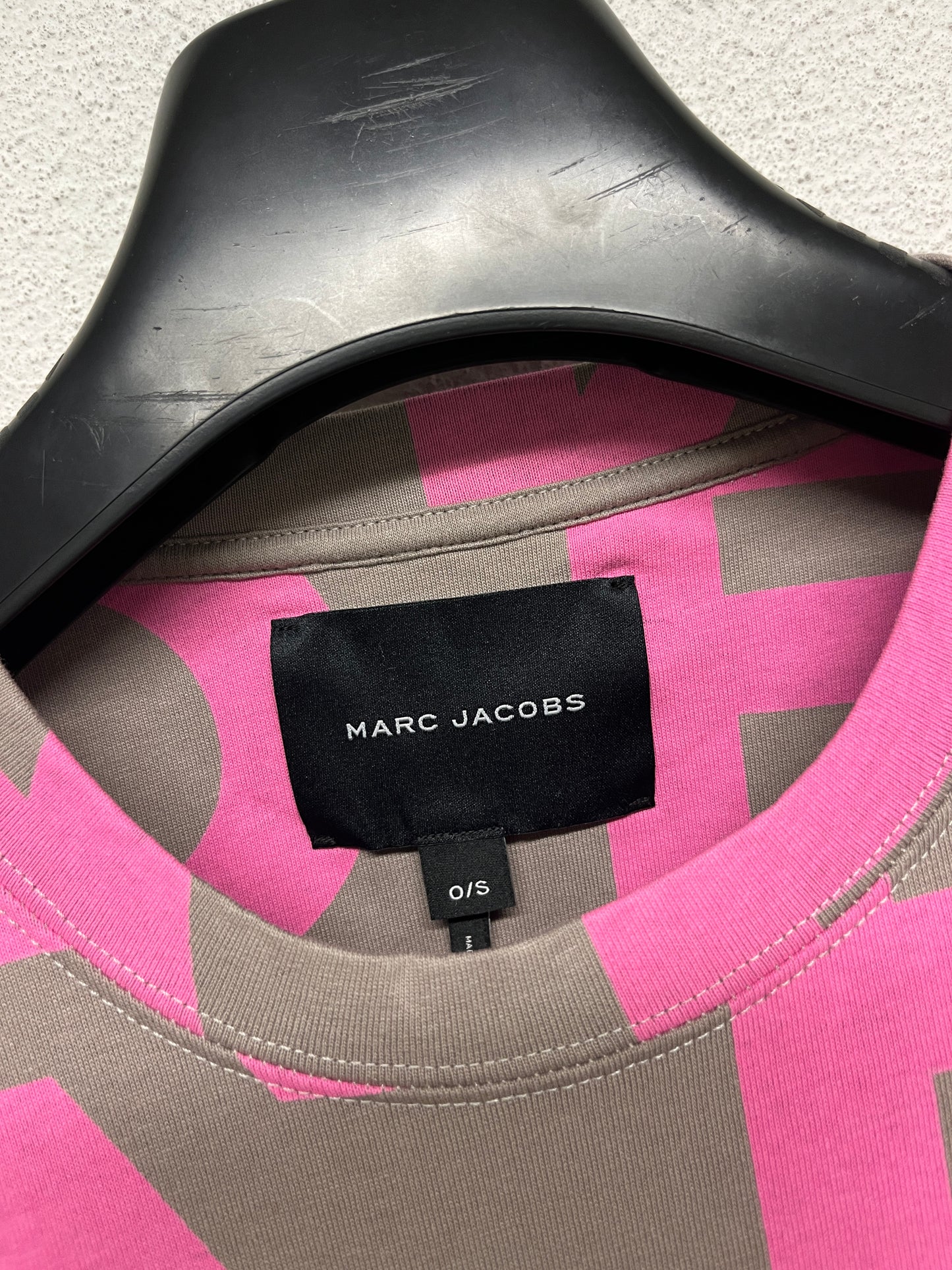 MARC JACOBS brown and pink logo tee (L/XL)