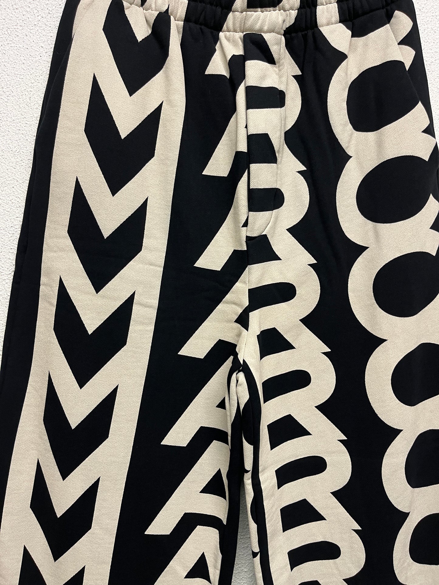 MARC JACOBS black and beige logo sweatpants (XS/S)