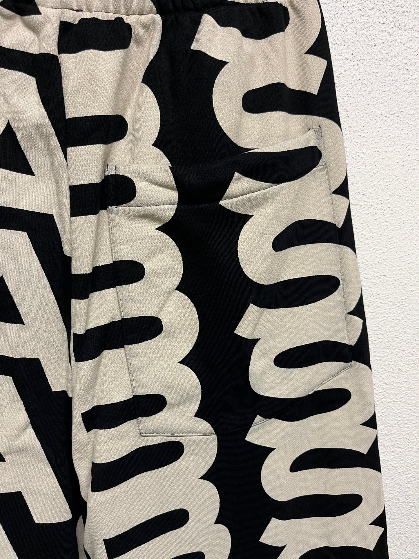 MARC JACOBS black and beige logo sweatpants (XS/S)