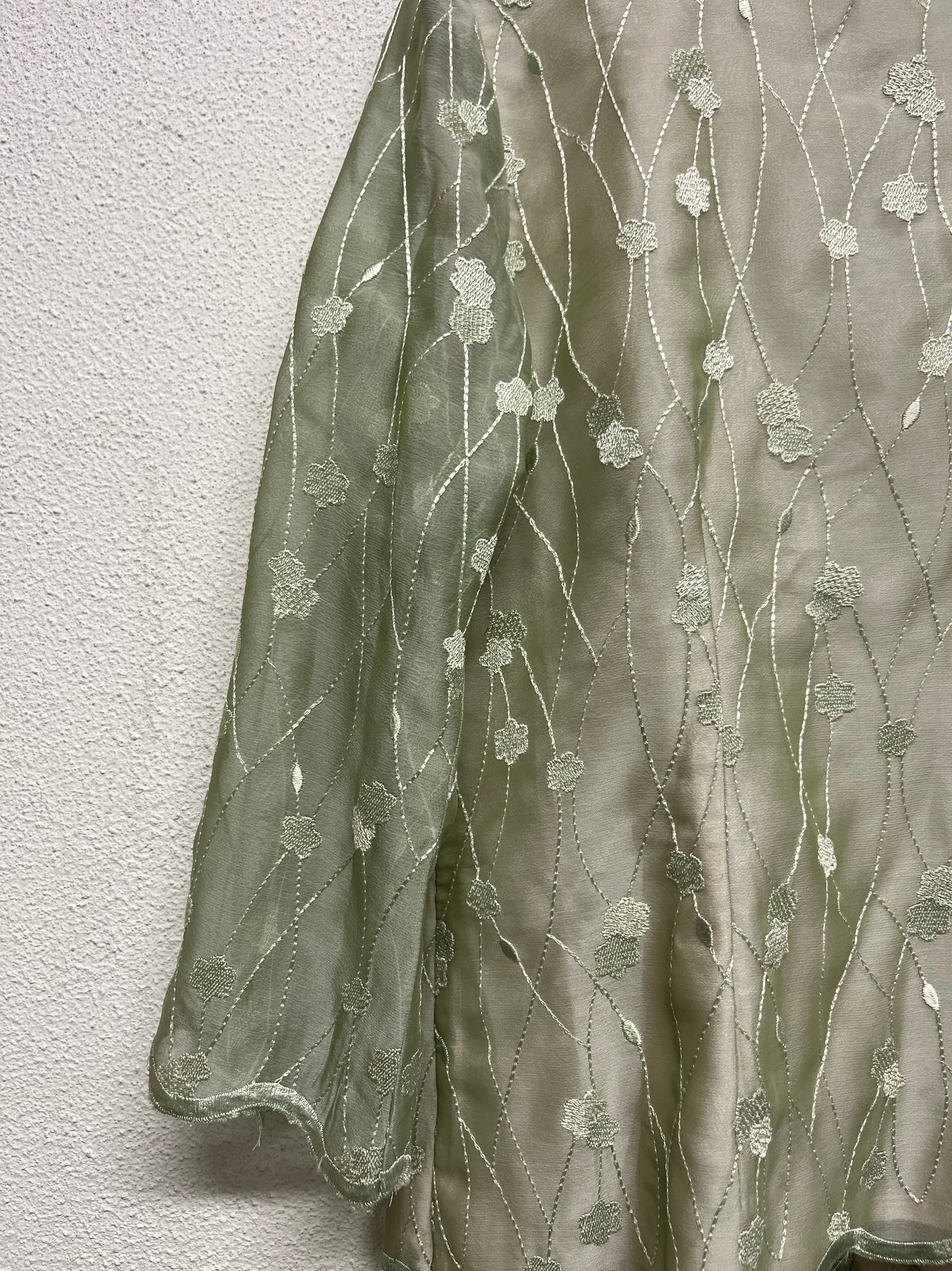VINTAGE green floral embroidery top (M)