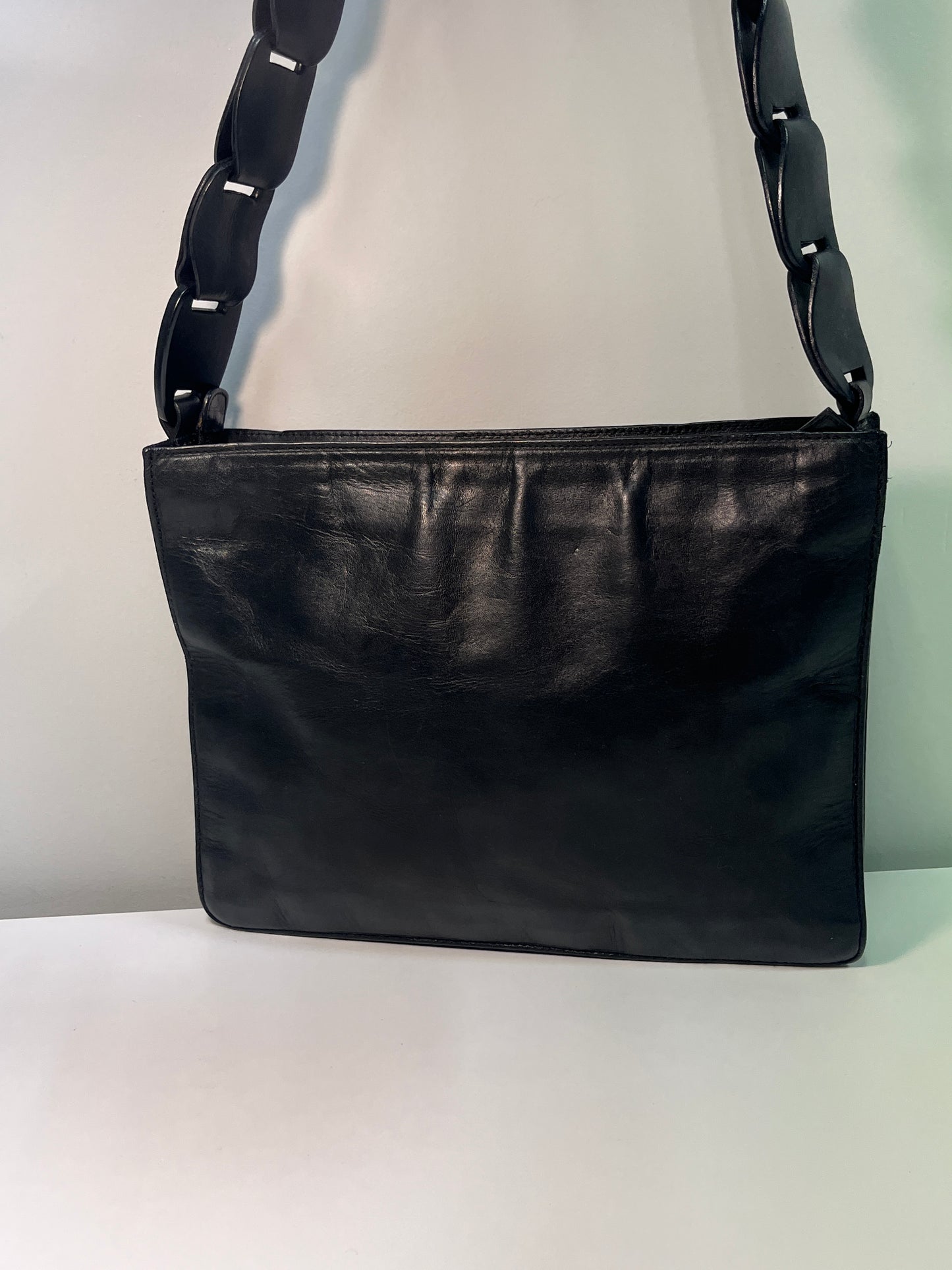GUCCI by Tom Ford rare S/S 1997 black leather chain strap bag