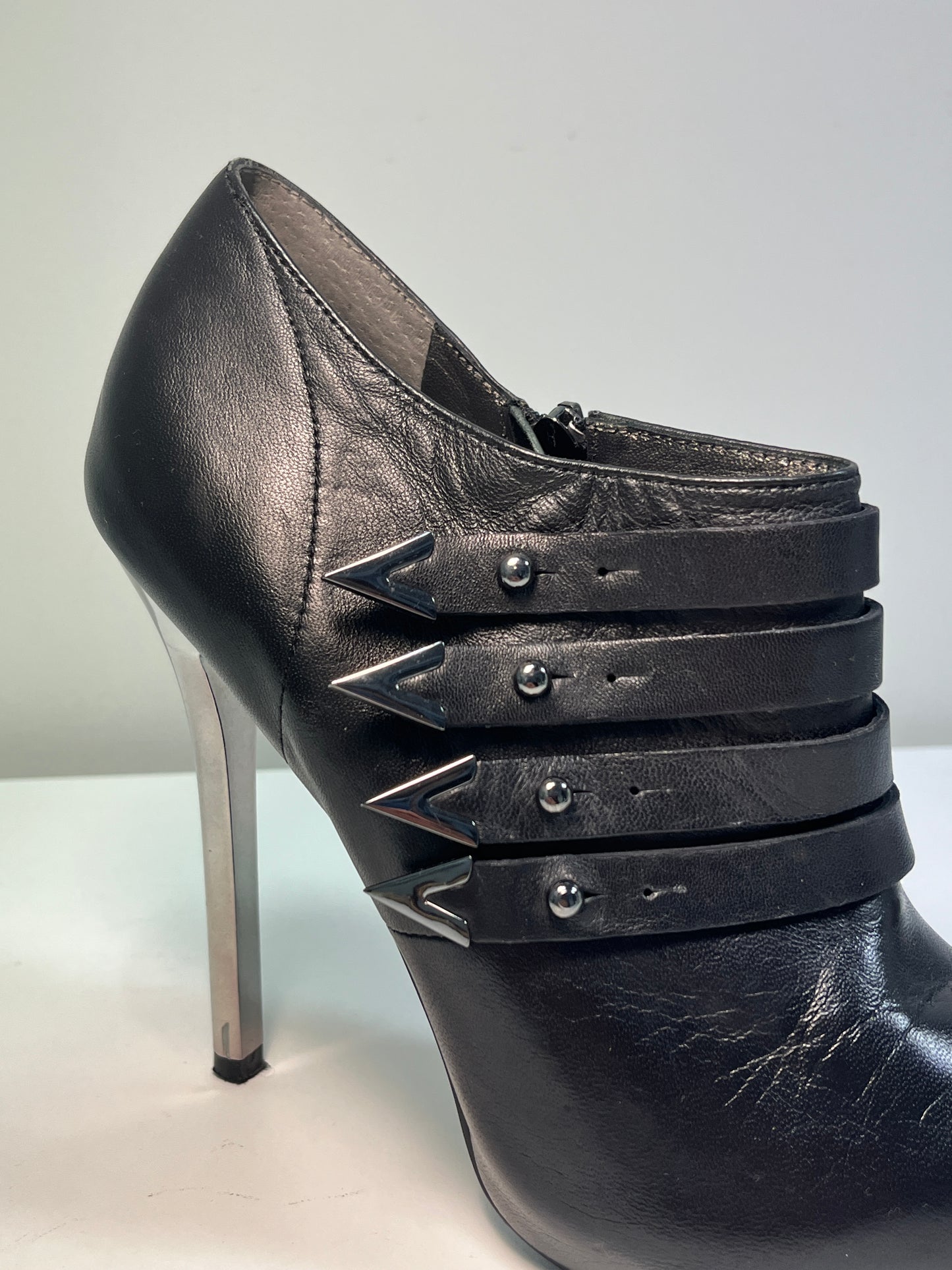 VERSACE Jeans Couture black leather chromed belted stiletto boots heels (39)