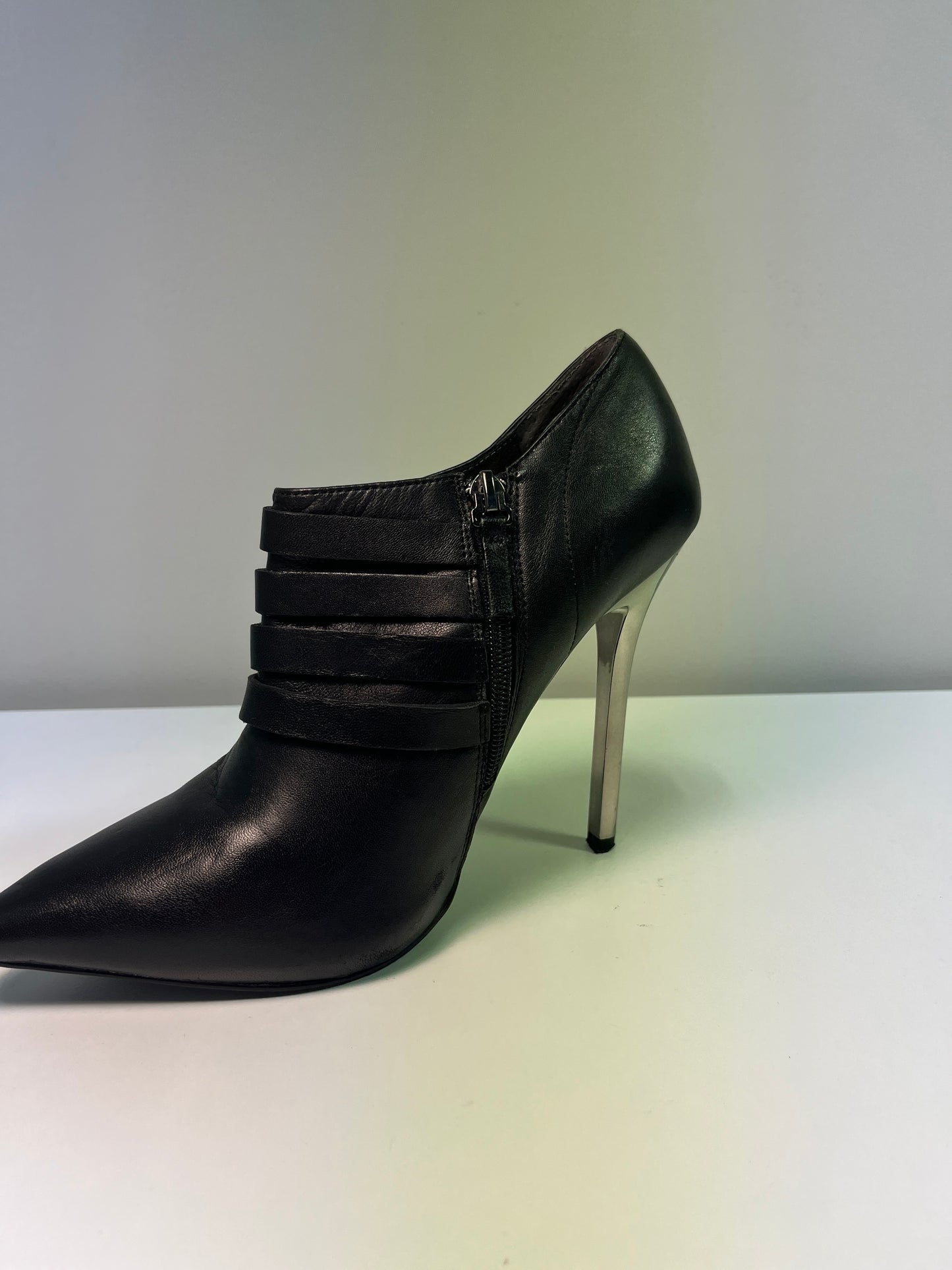 VERSACE Jeans Couture black leather chromed belted stiletto boots heels (39)