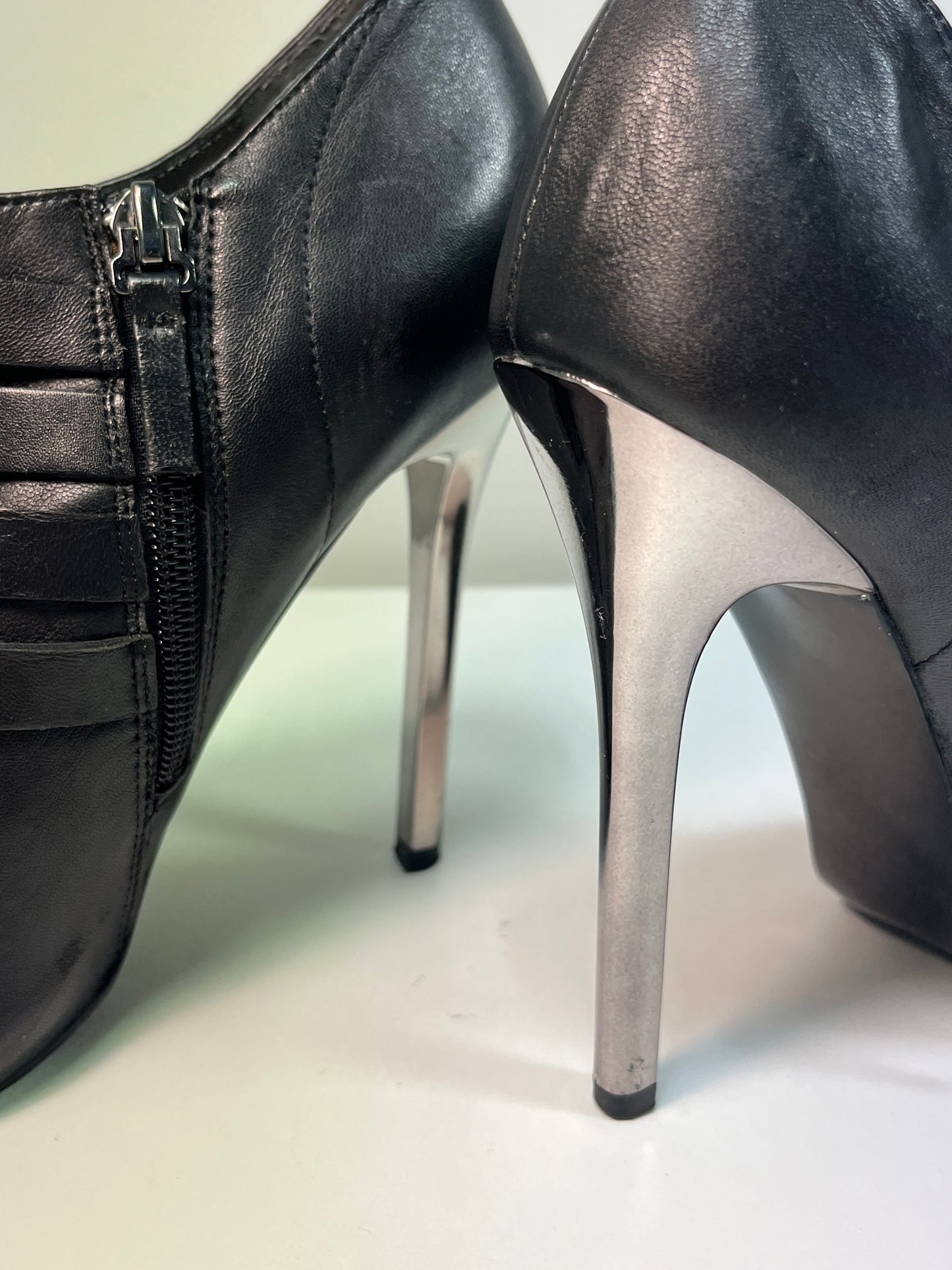 VERSACE Jeans Couture black leather chromed belted stiletto boots heels (39)