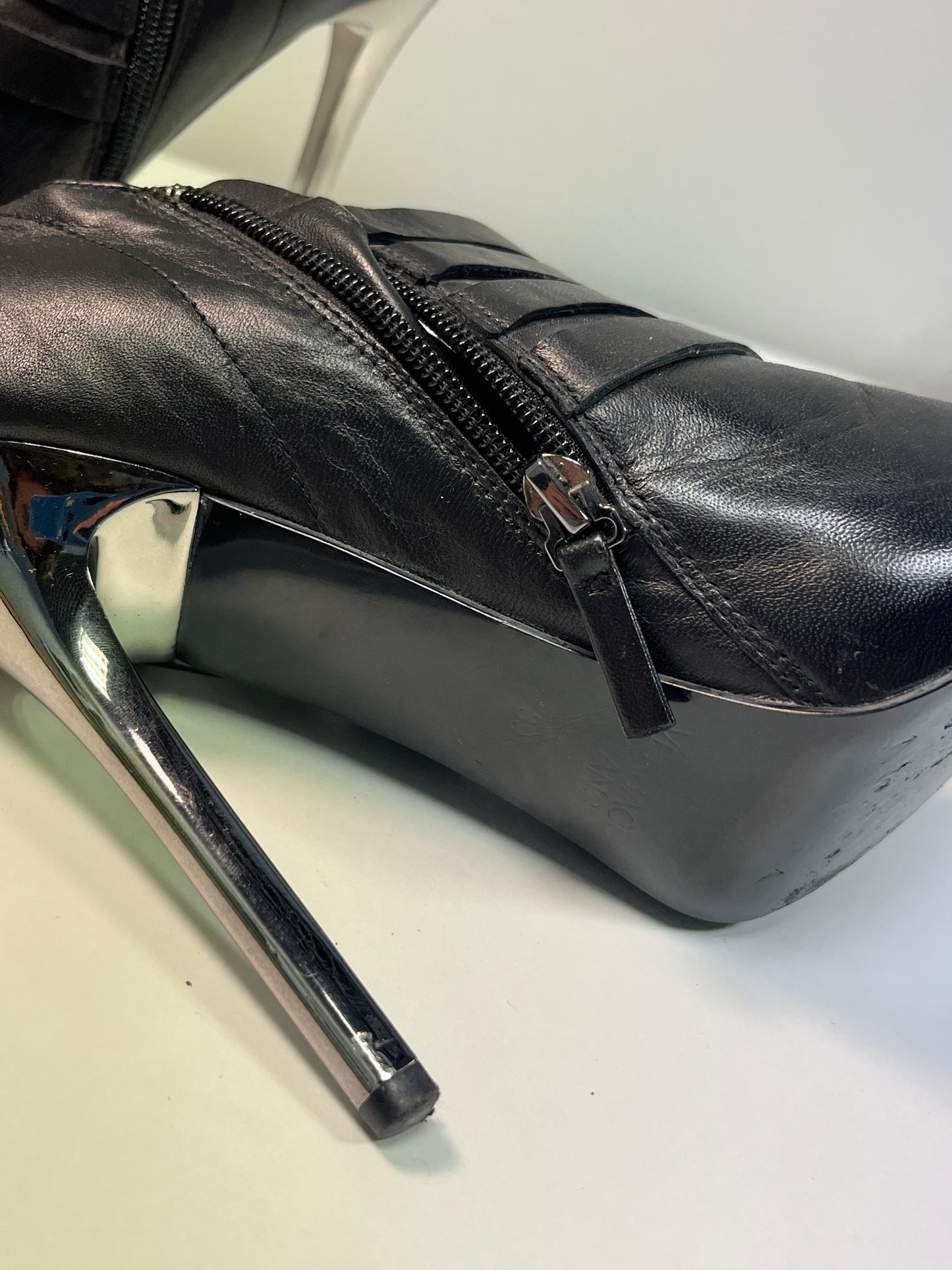 VERSACE Jeans Couture black leather chromed belted stiletto boots heels (39)