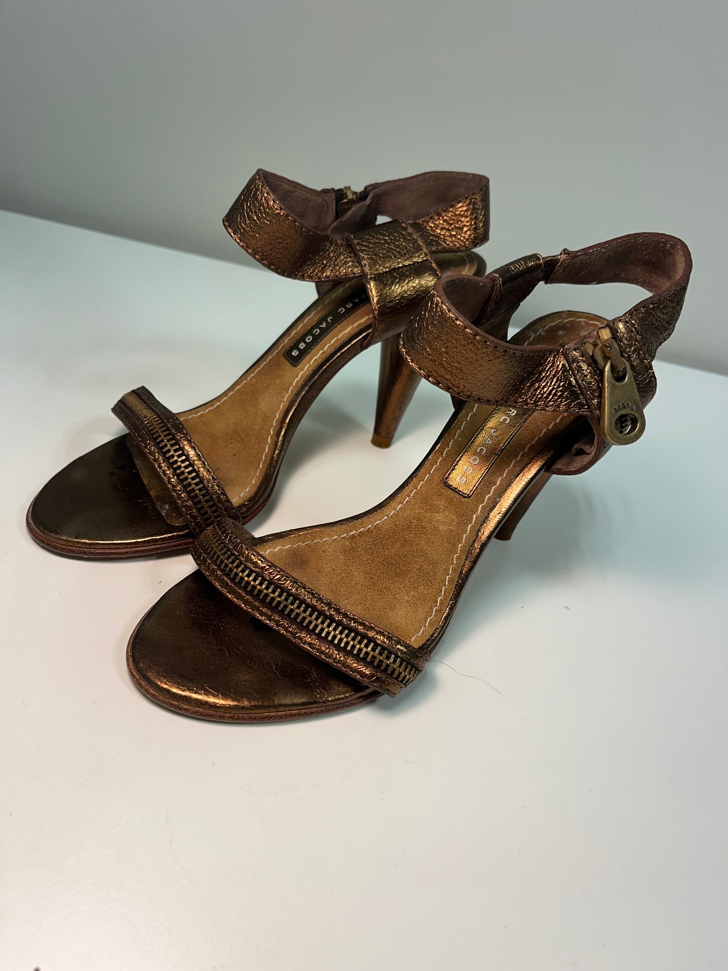 MARC JACOBS gold belted heels (37)