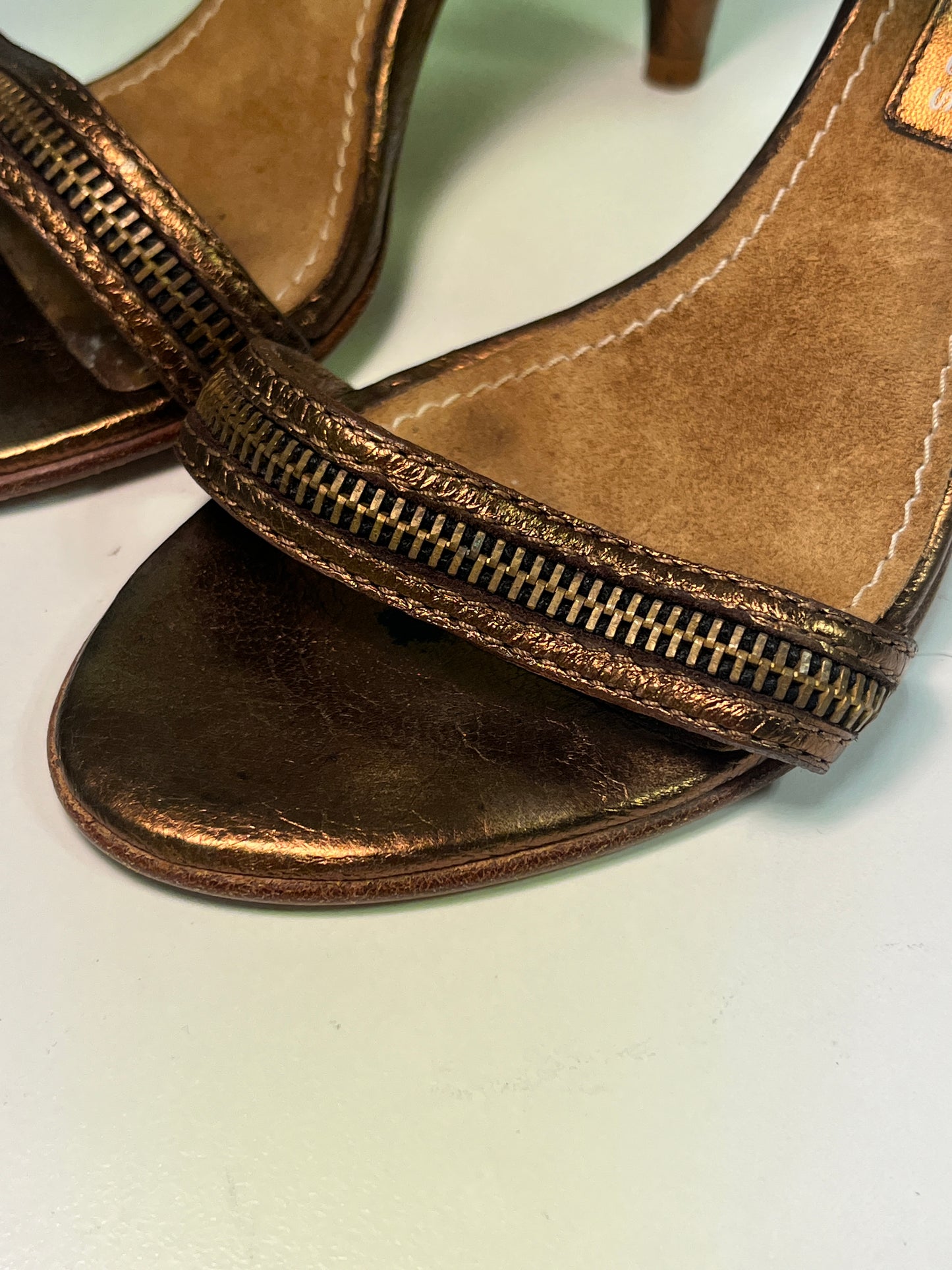 MARC JACOBS gold belted heels (37)