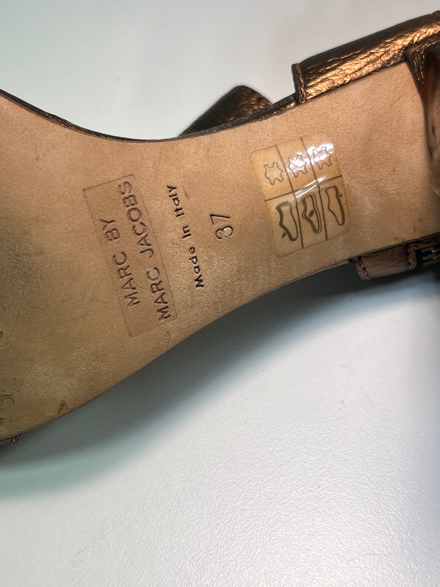 MARC JACOBS gold belted heels (37)