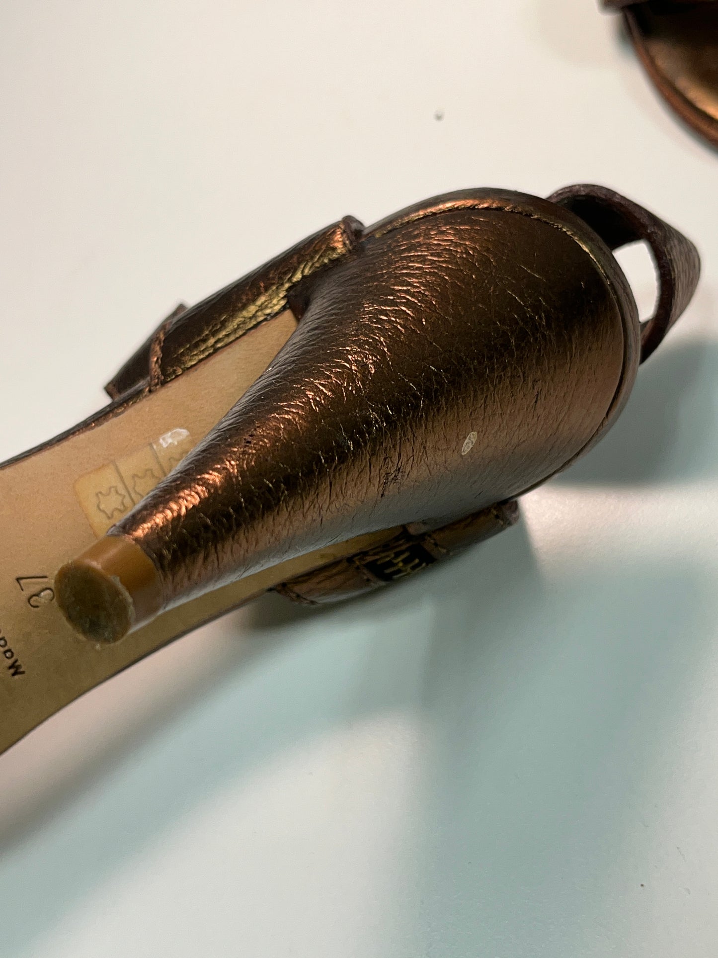 MARC JACOBS gold belted heels (37)