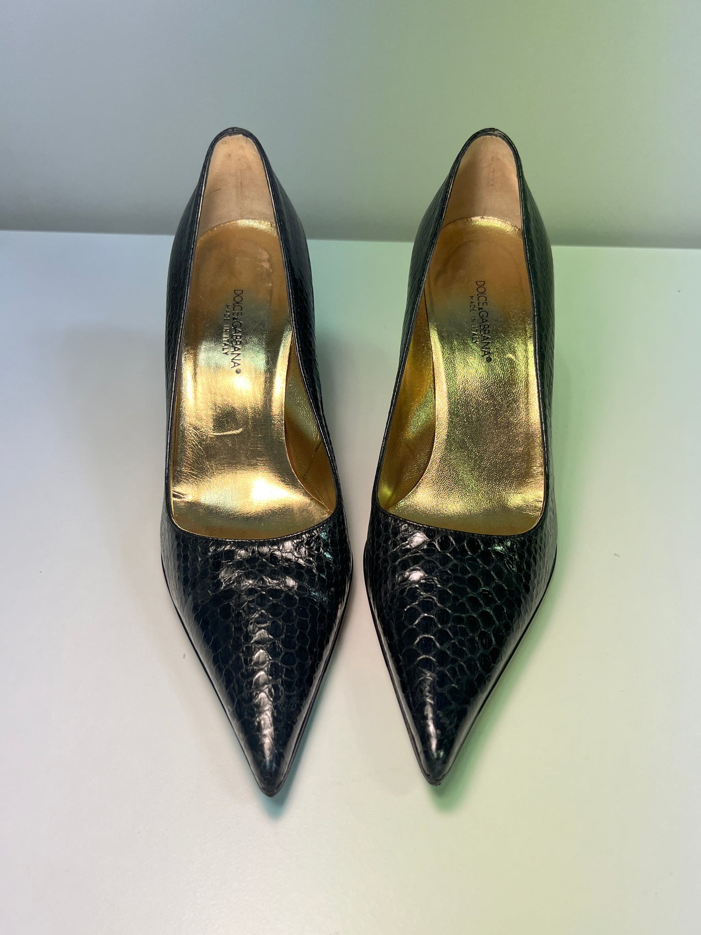 DOLCE & GABBANA classic snakeskin leather pointy heels (38IT/39EU)