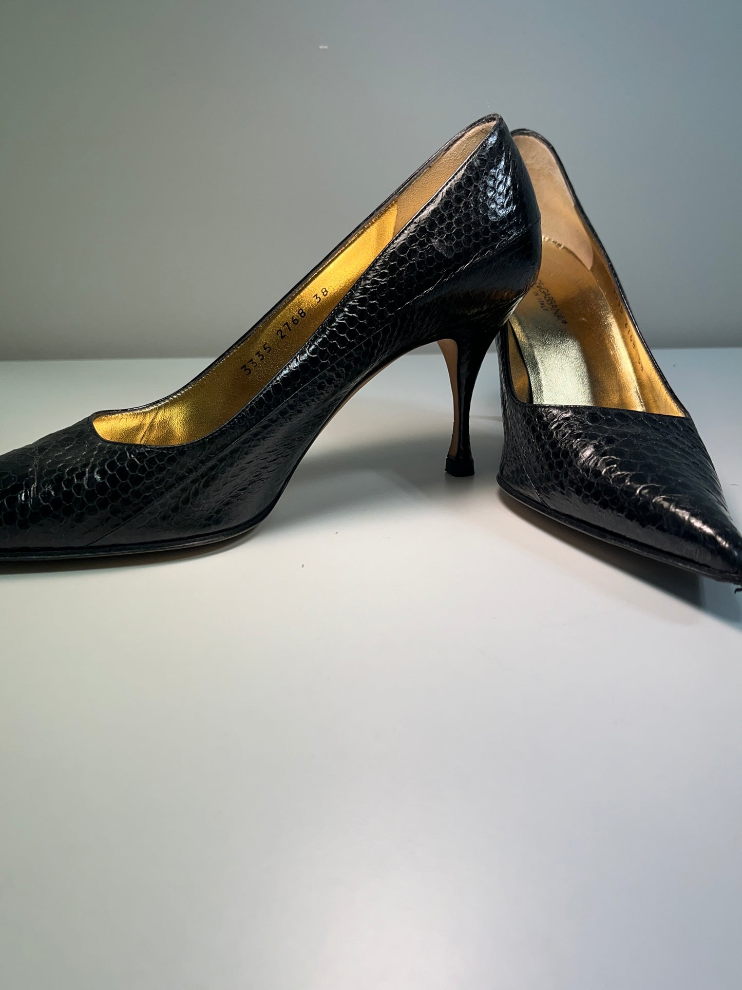 DOLCE & GABBANA classic snakeskin leather pointy heels (38IT/39EU)
