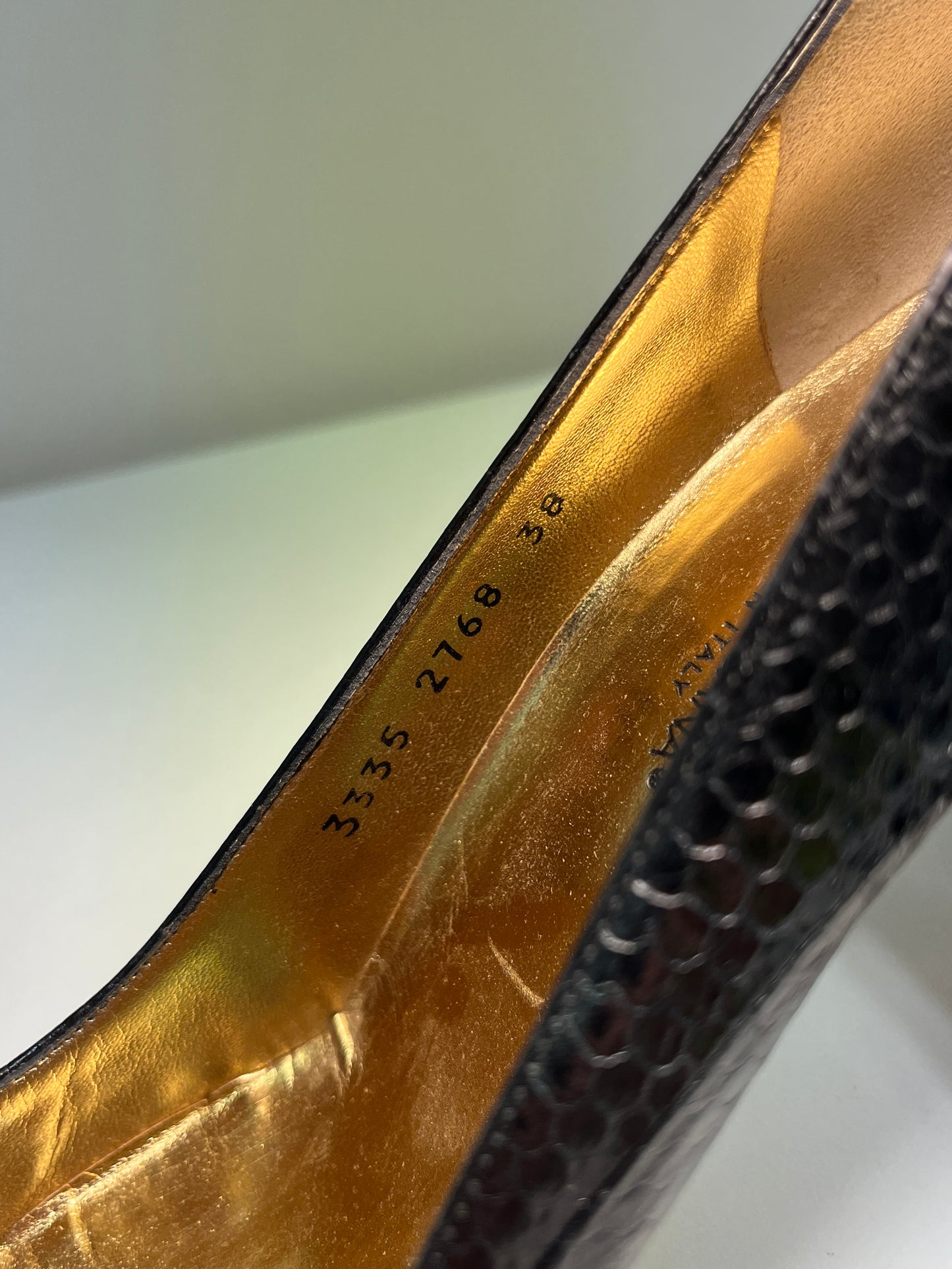 DOLCE & GABBANA classic snakeskin leather pointy heels (38IT/39EU)