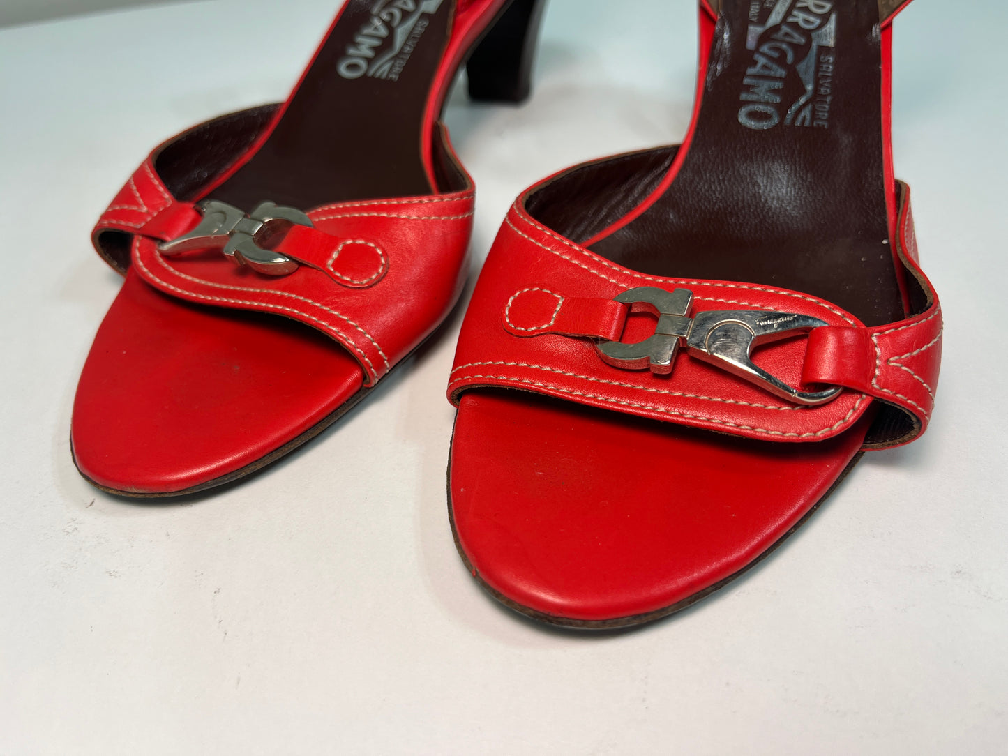 FERRAGAMO red leather sandals (39)