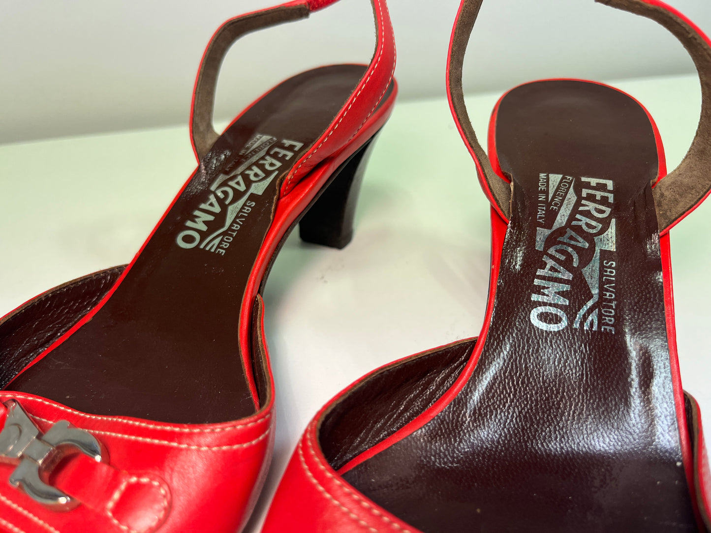 FERRAGAMO red leather sandals (39)