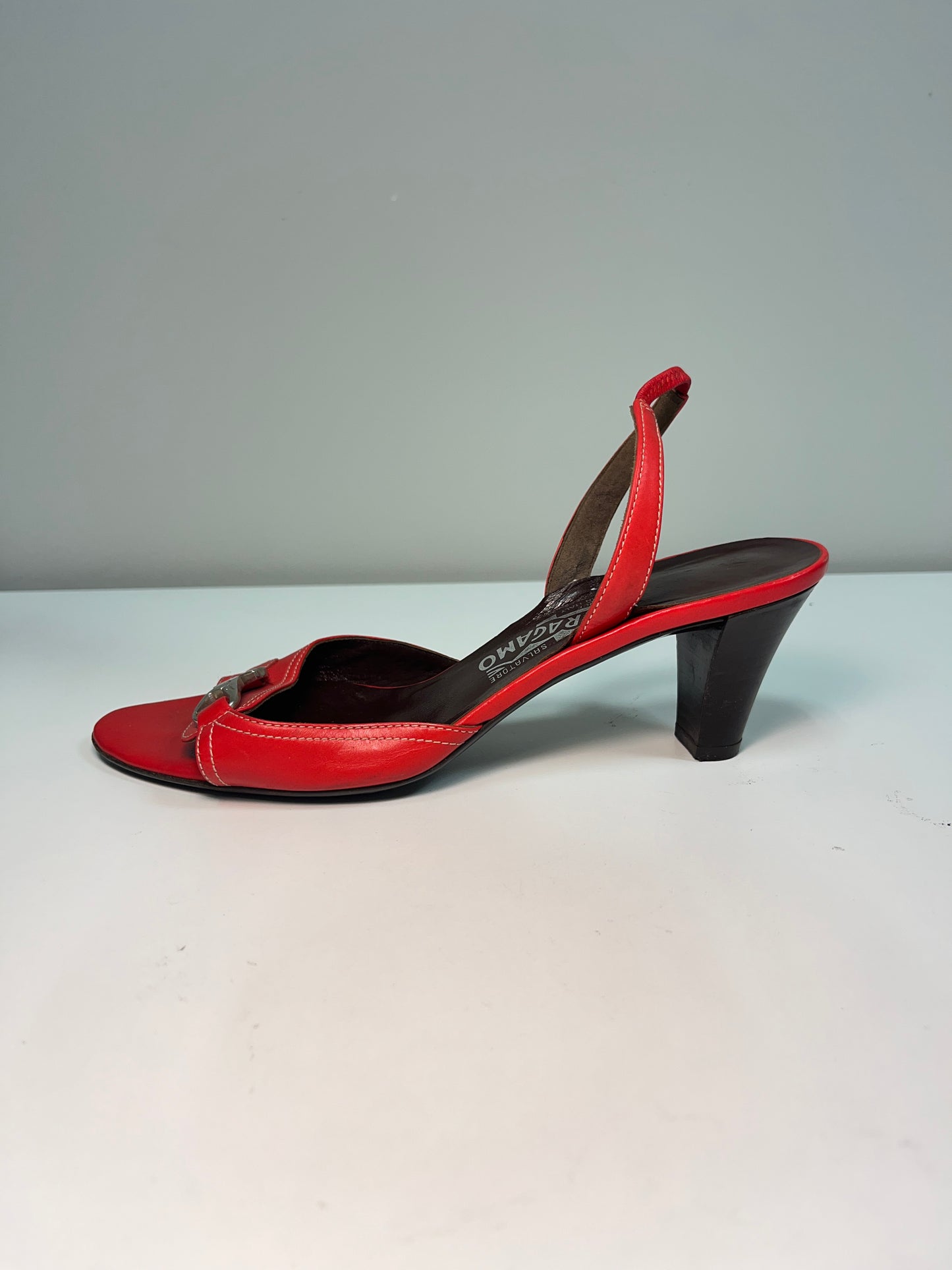 FERRAGAMO red leather sandals (39)