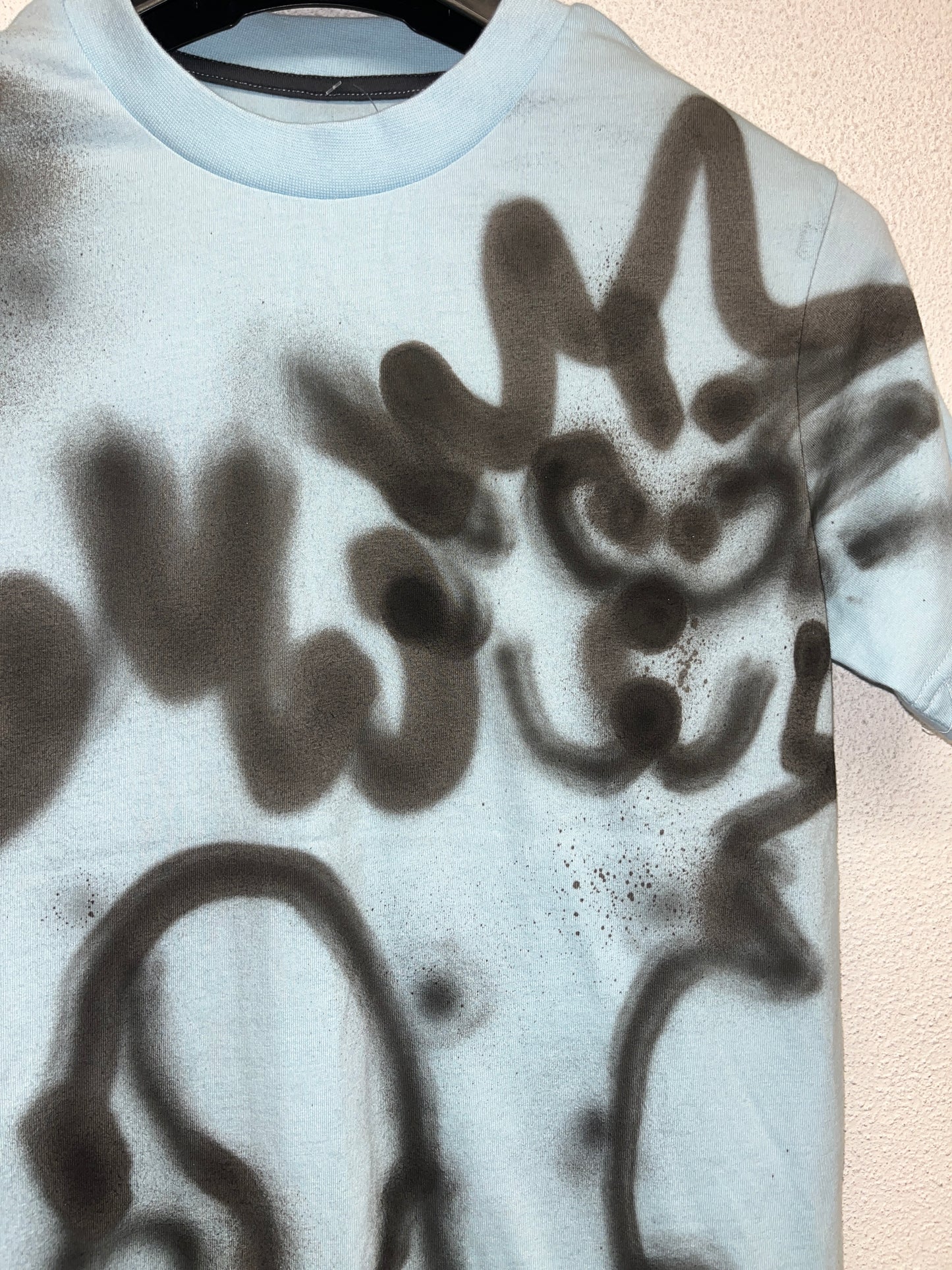 CUSTOMIZED graffiti graphic t-shirt (S)