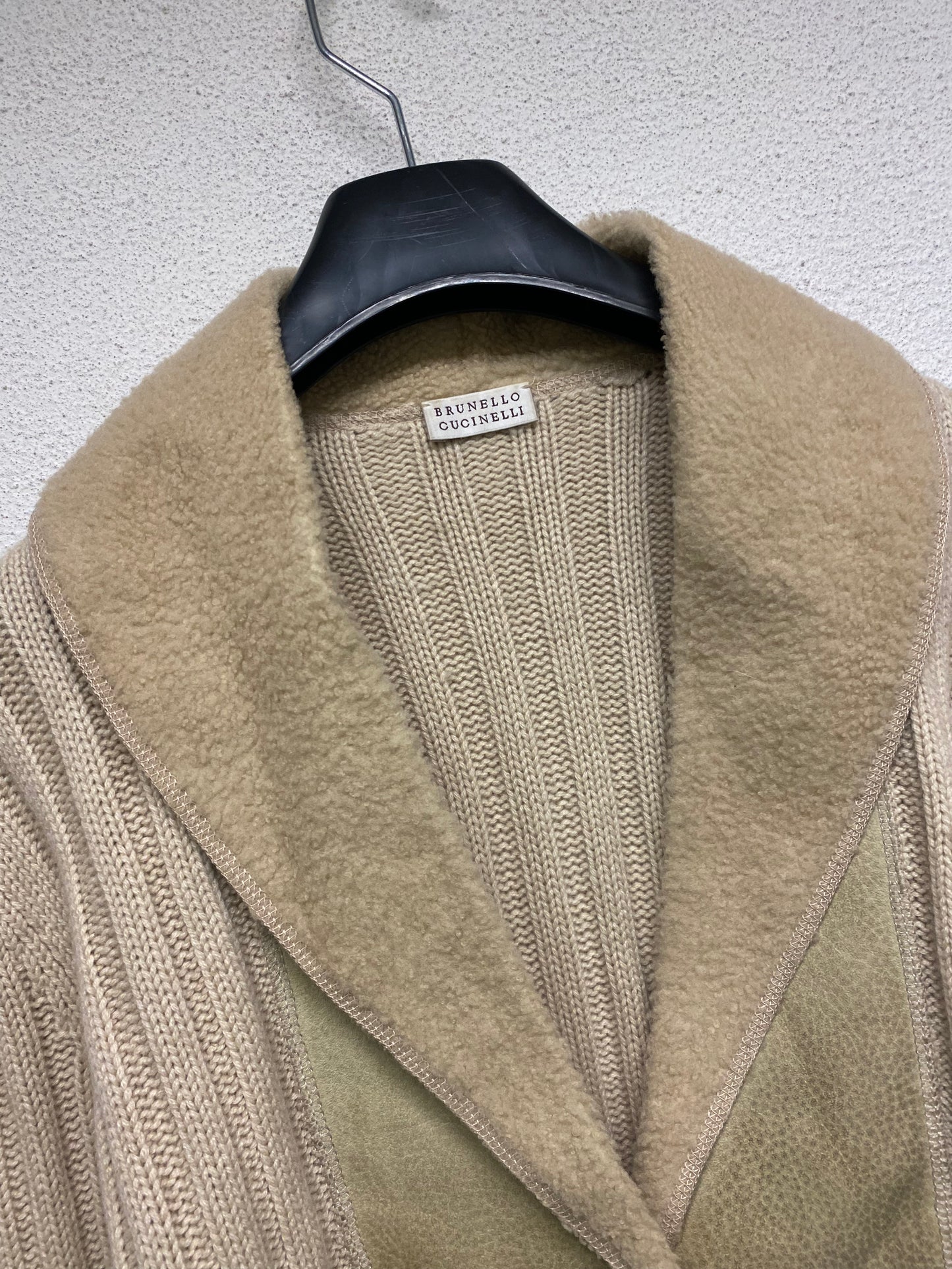 BRUNELLO CUCINELLI beige leather and cashmere one button shearling cardigan (M)