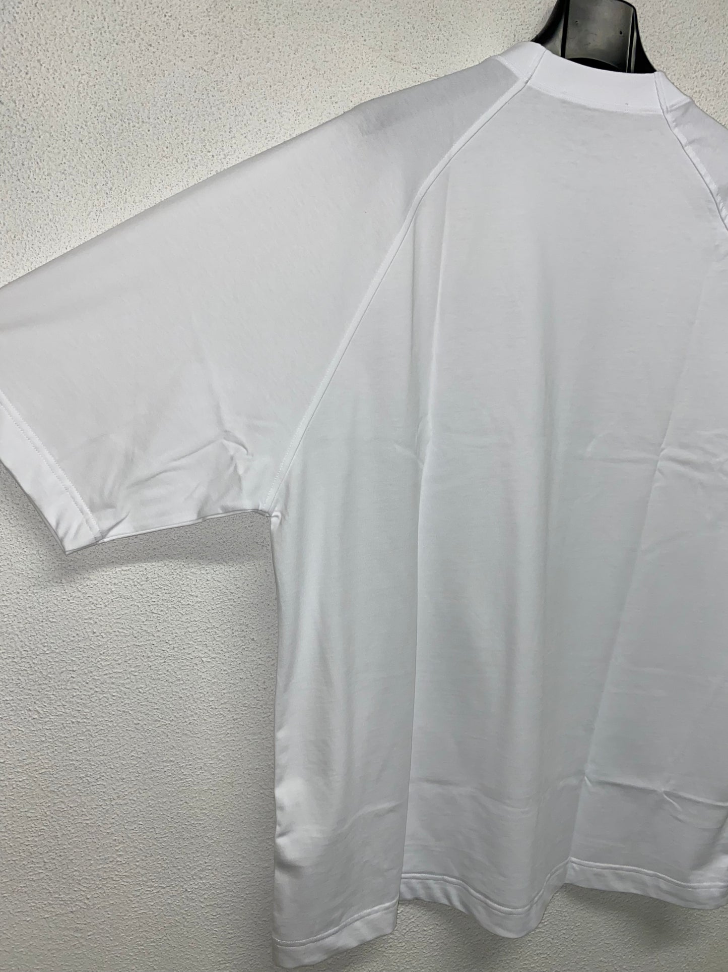 JACQUEMUS white logo tee (S/M)