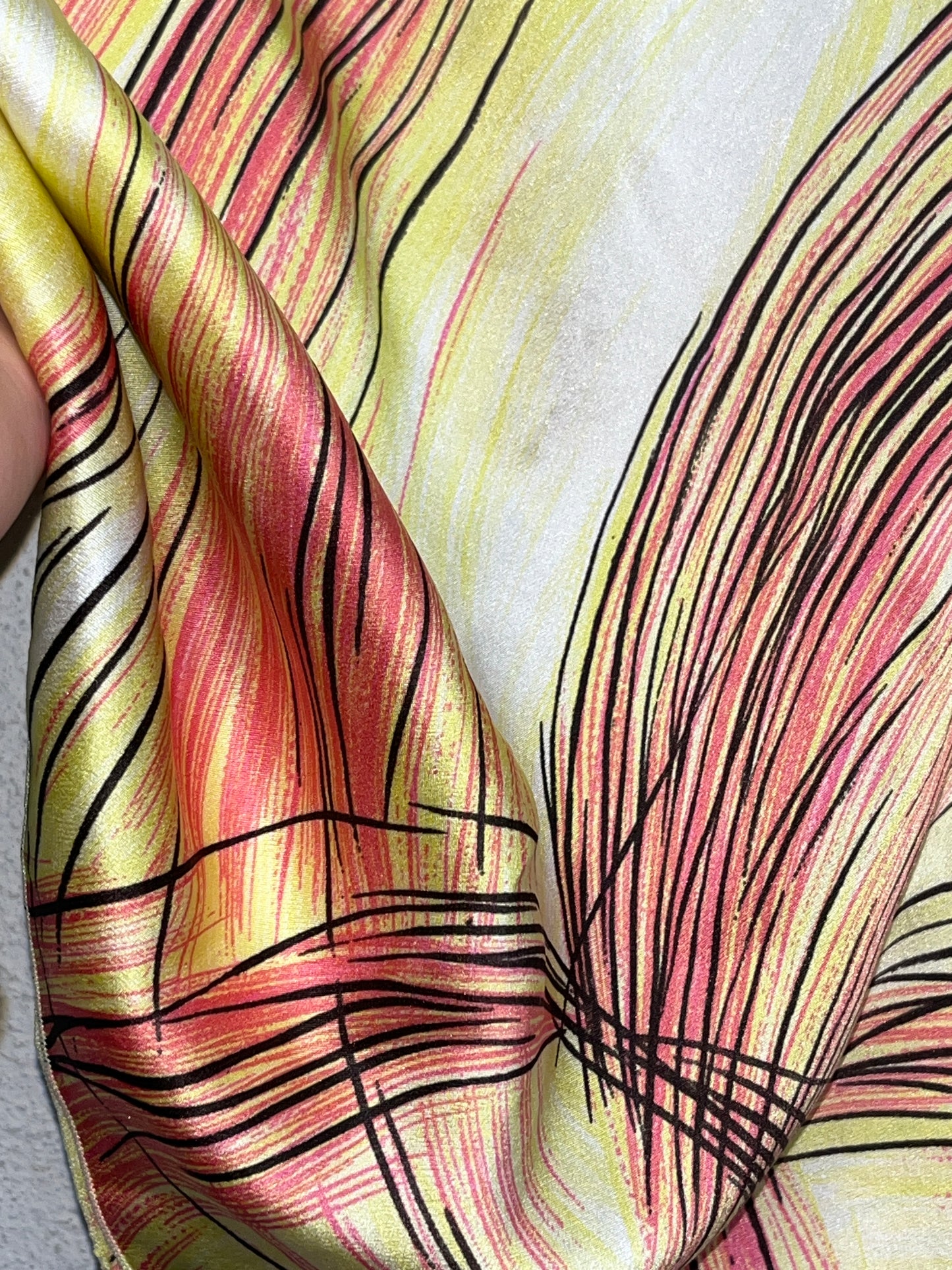 VERSACE 100% silk abstract print skirt (S)
