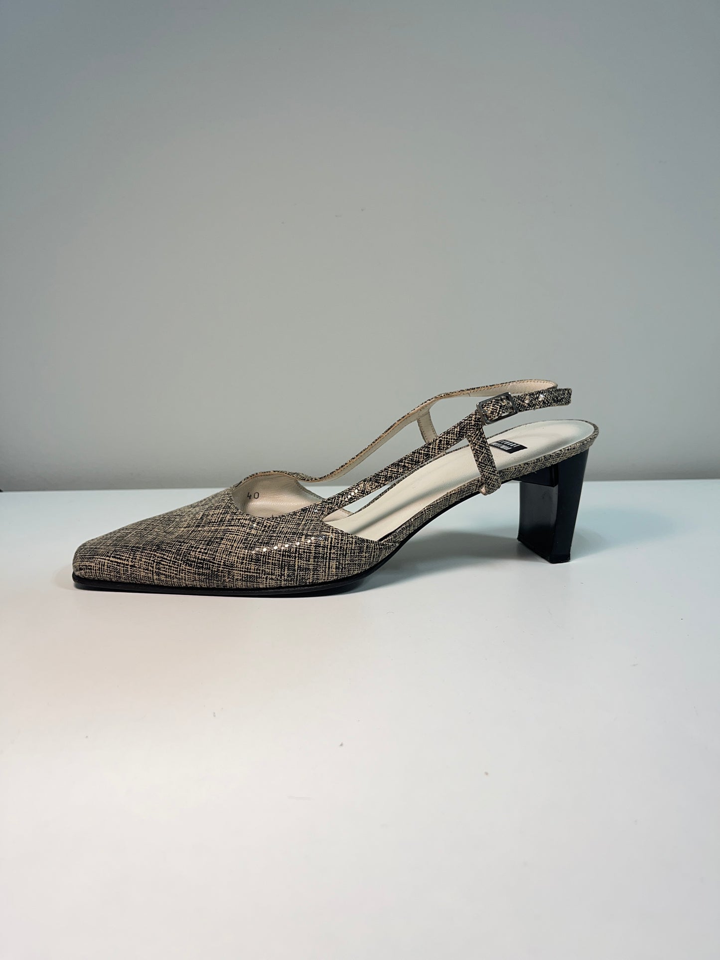 STUART WEITZMAN leather slingback squared toe sandals (40)
