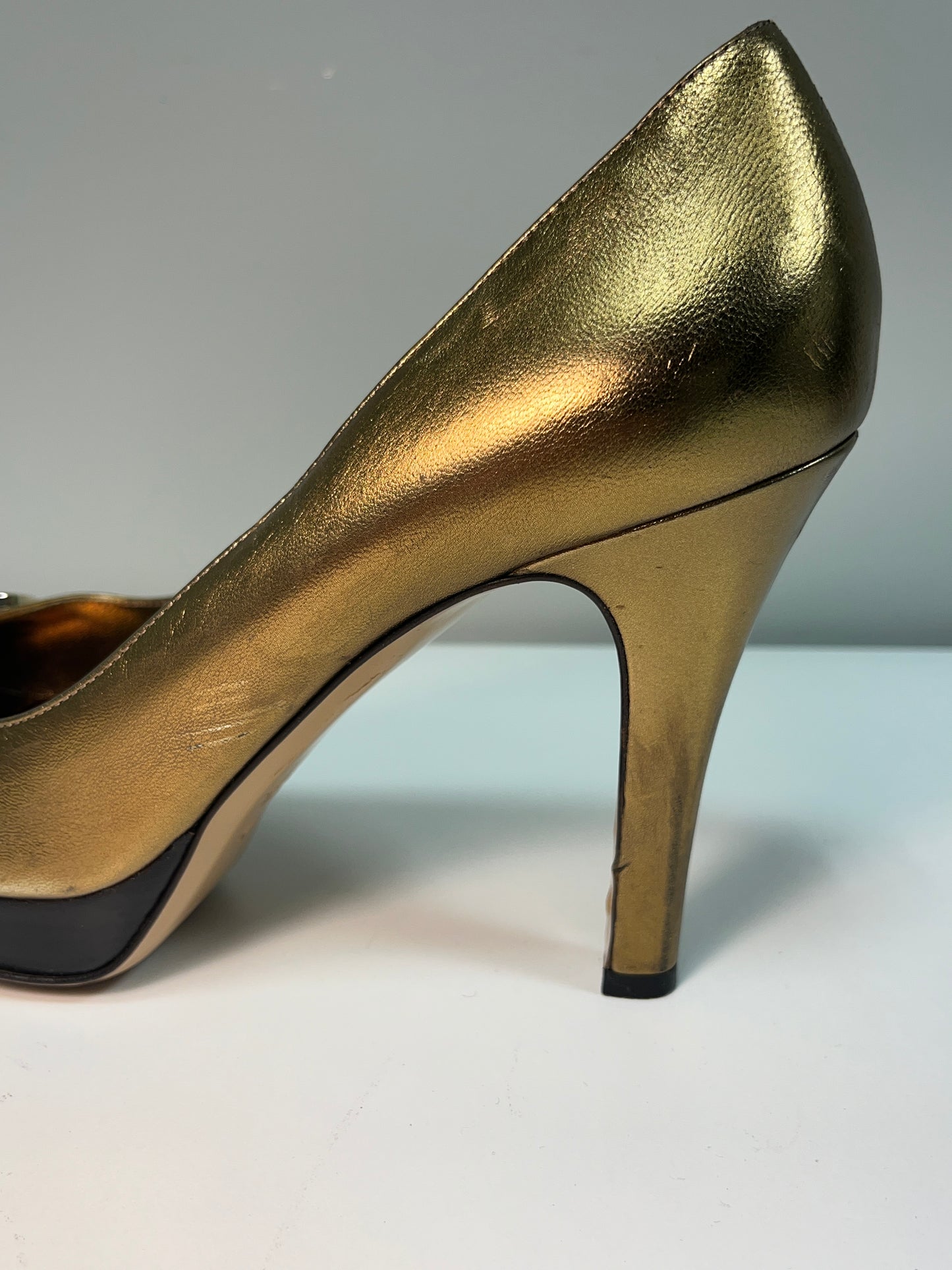GUCCI by Tom Ford gold belted open toe leather heels (40)