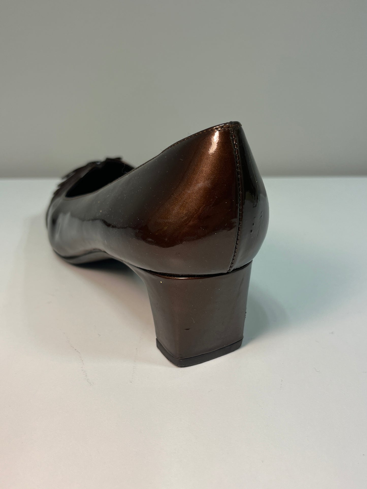 STUART WEITZMAN brown patent leather pumps
