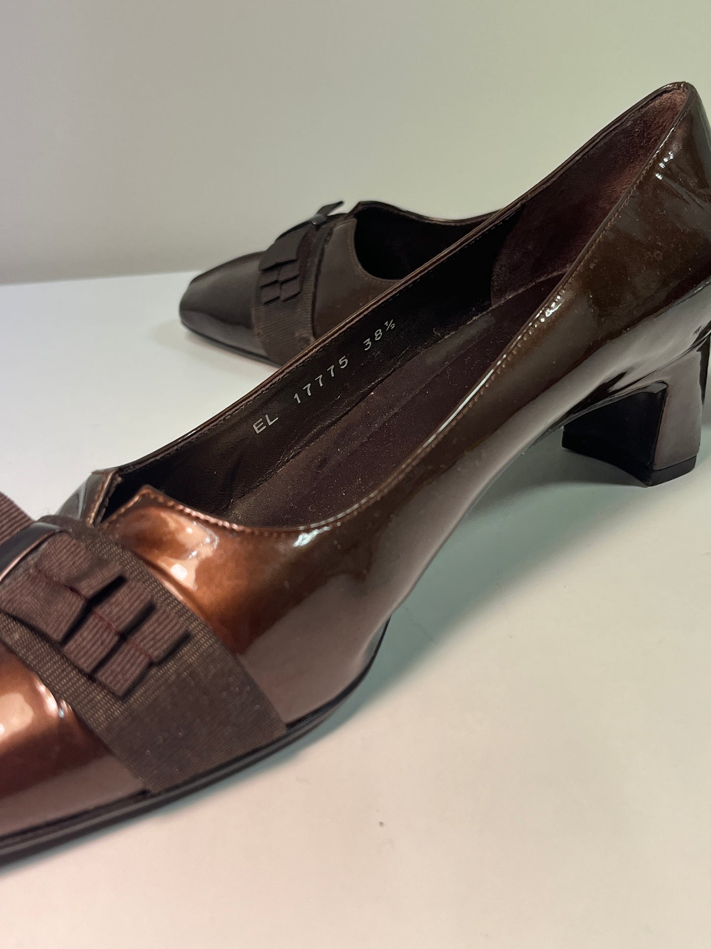 STUART WEITZMAN brown patent leather pumps