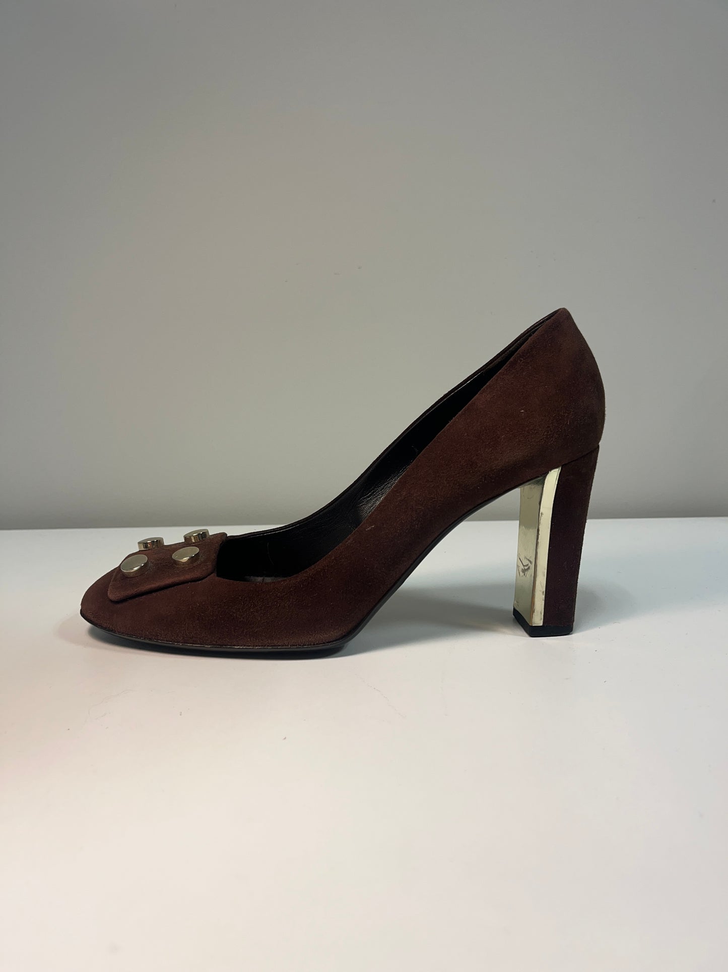 GUCCI by Tom Ford studded brown suede pumps (41)