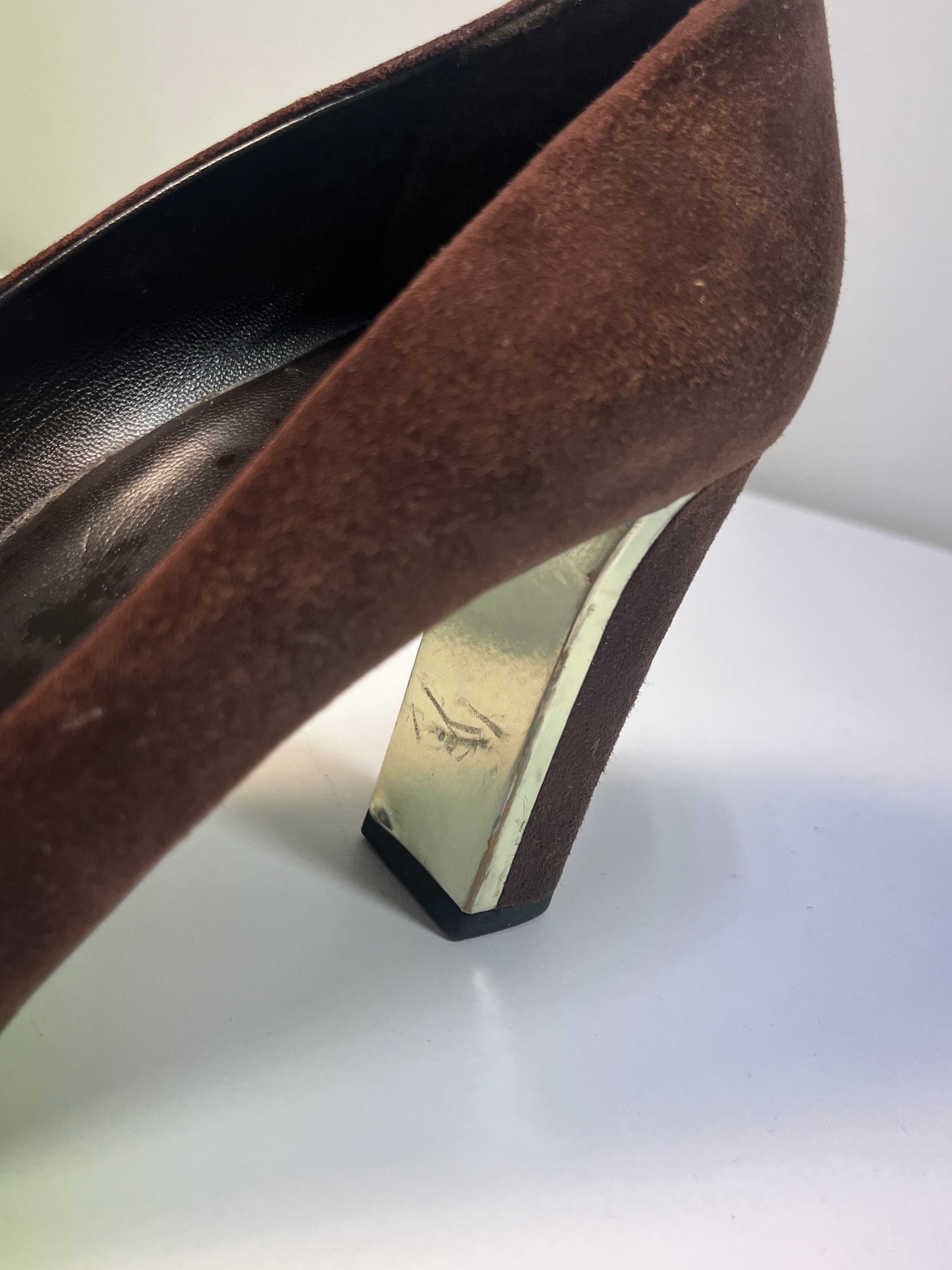GUCCI by Tom Ford studded brown suede pumps (41)