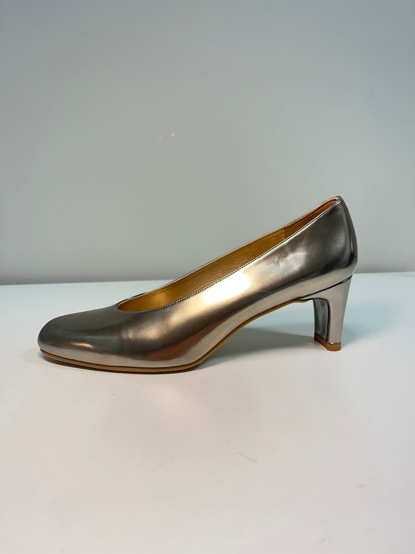 STUART WEITZMAN silver classic pumps (38.5)