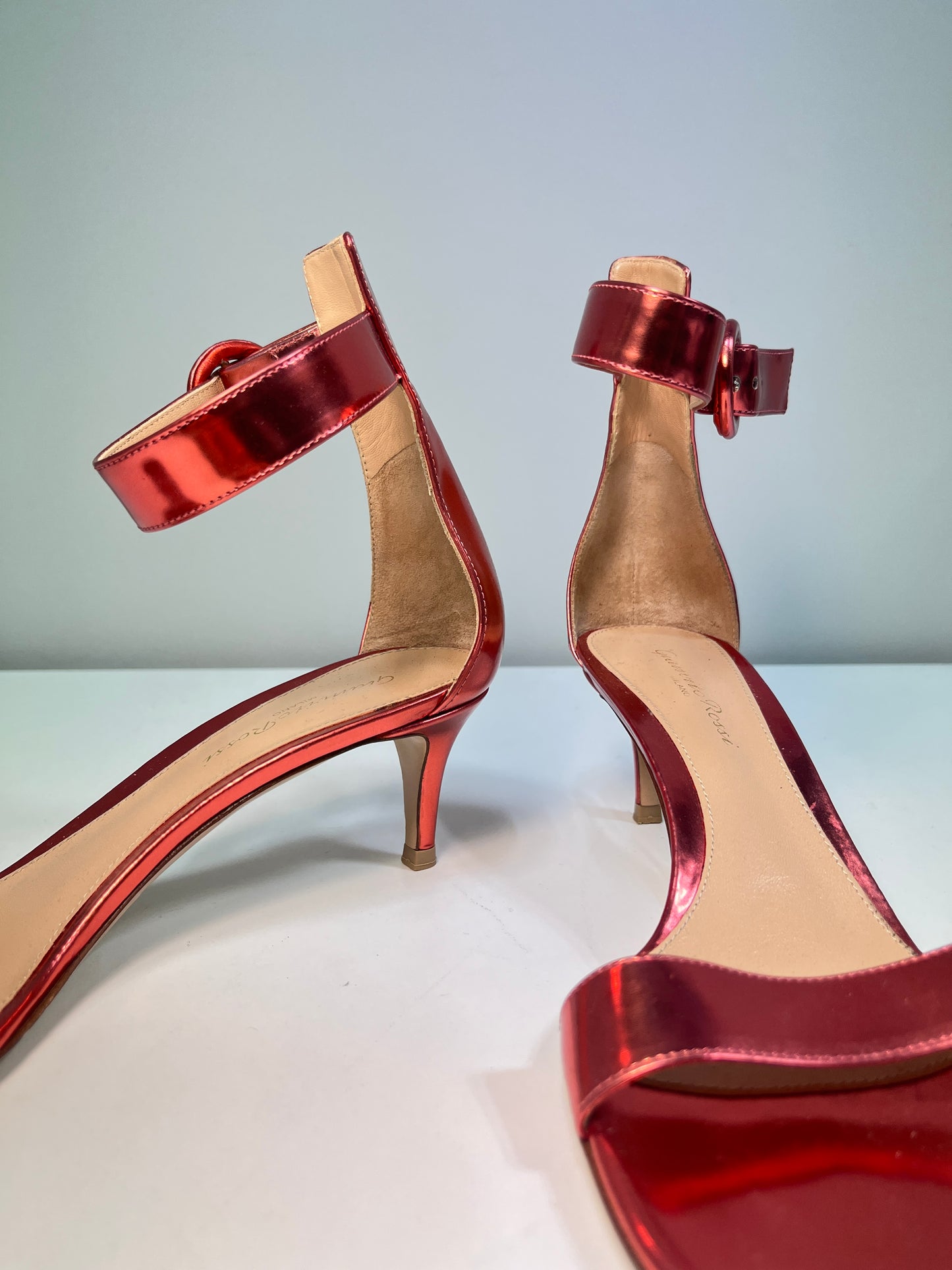 GIANVITO ROSSI metallic pink belted open toe kitten heel sandals (39)