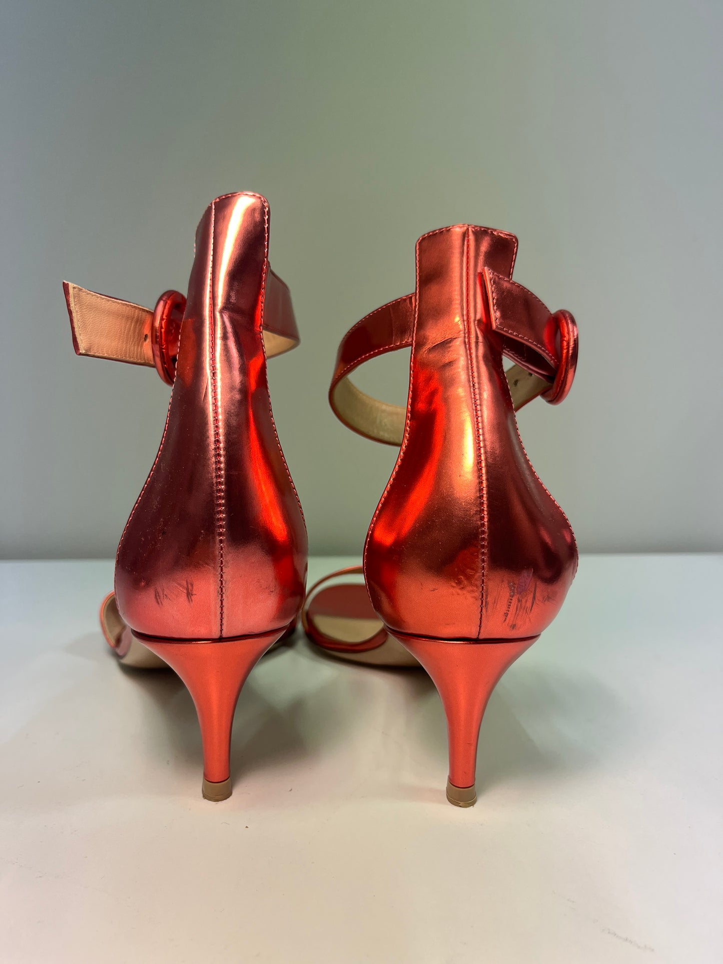GIANVITO ROSSI metallic pink belted open toe kitten heel sandals (39)