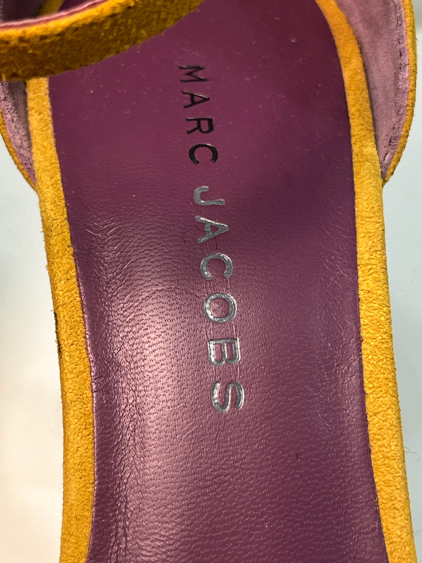 MARC JACOBS 2000s mustard suede pumps (37.5)