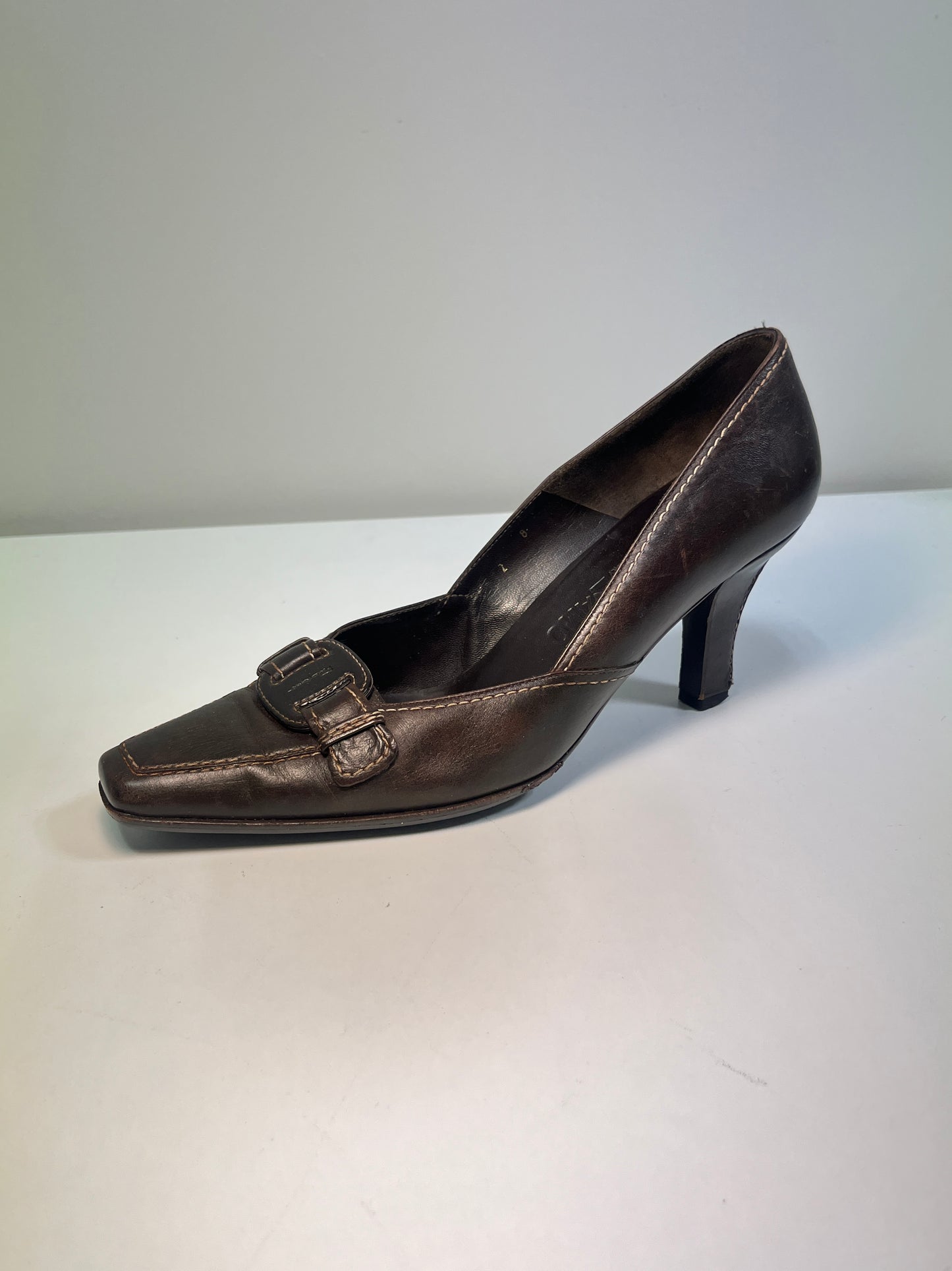 FERRAGAMO leather belted squared toe kitten pumps (39)