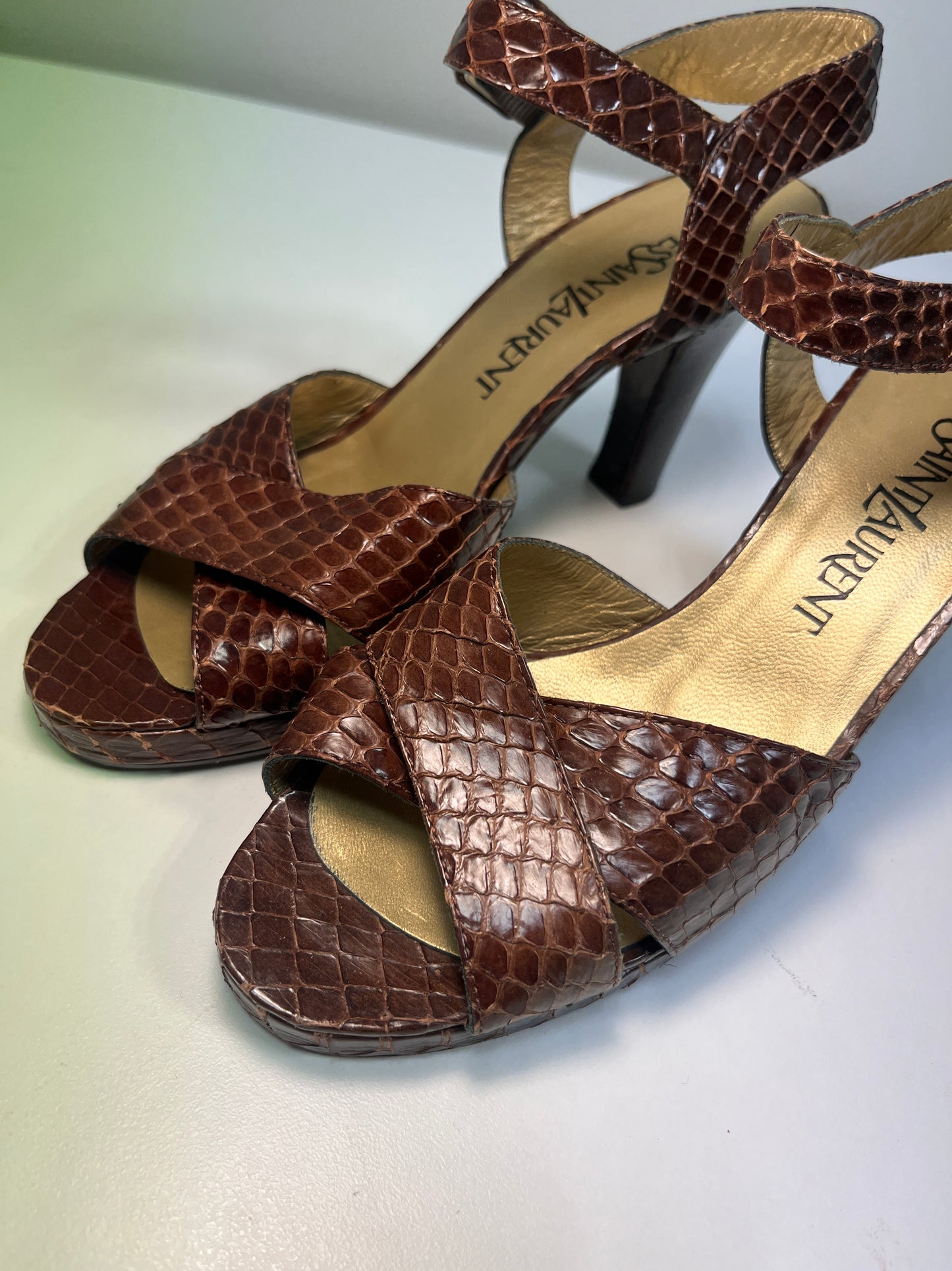 YVES SAINT LAURENT open toe sandals with wood platform (35.5)