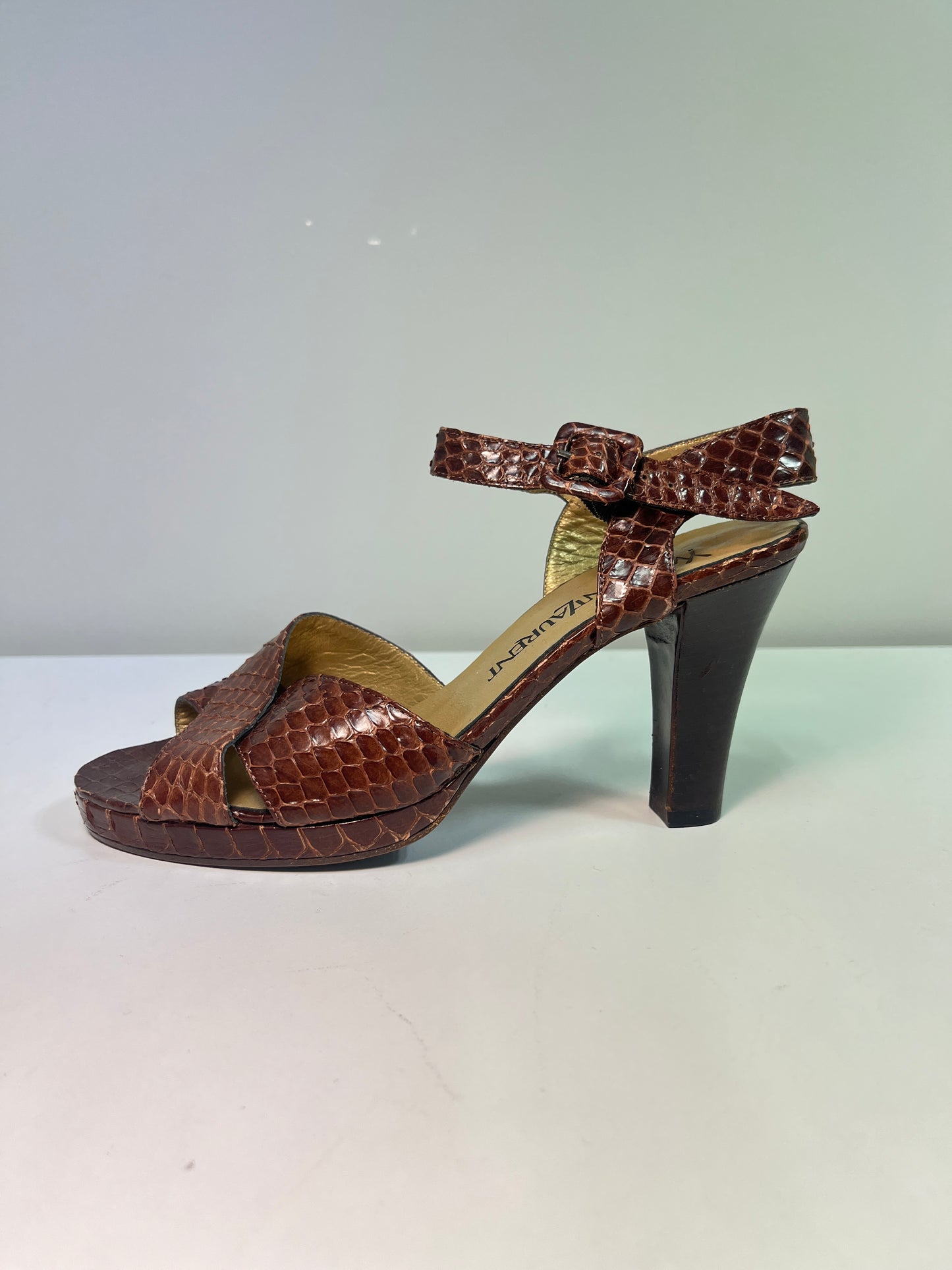 YVES SAINT LAURENT open toe sandals with wood platform (35.5)