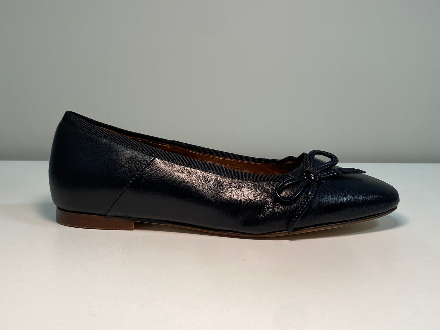 ANONYMOUS COPENHAGEN leather flats (38.5)
